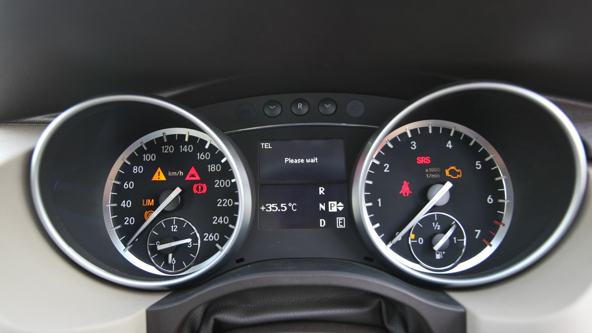 Mercedes-Benz-R class-2012-R-350-CDI-4MATIC-Interior