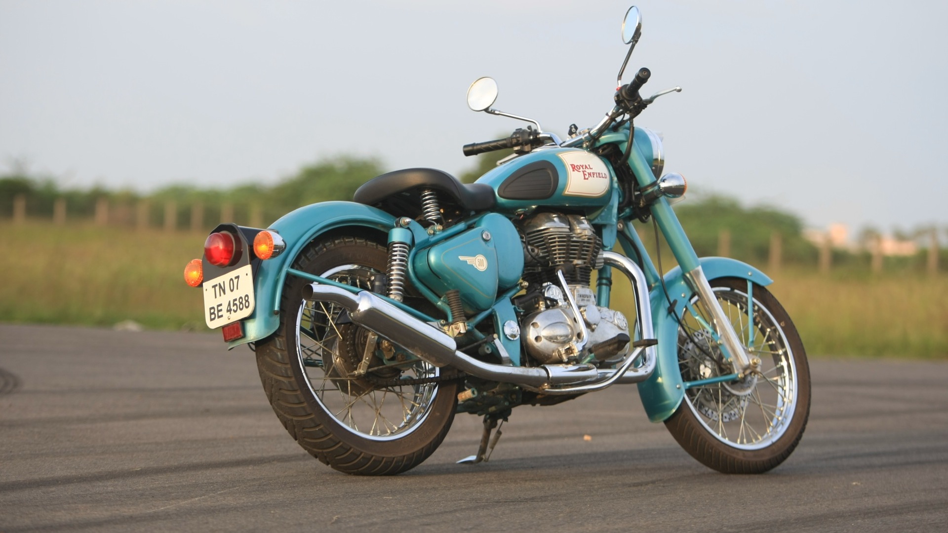 Royal Enfield Classic 500 2013 STD Exterior