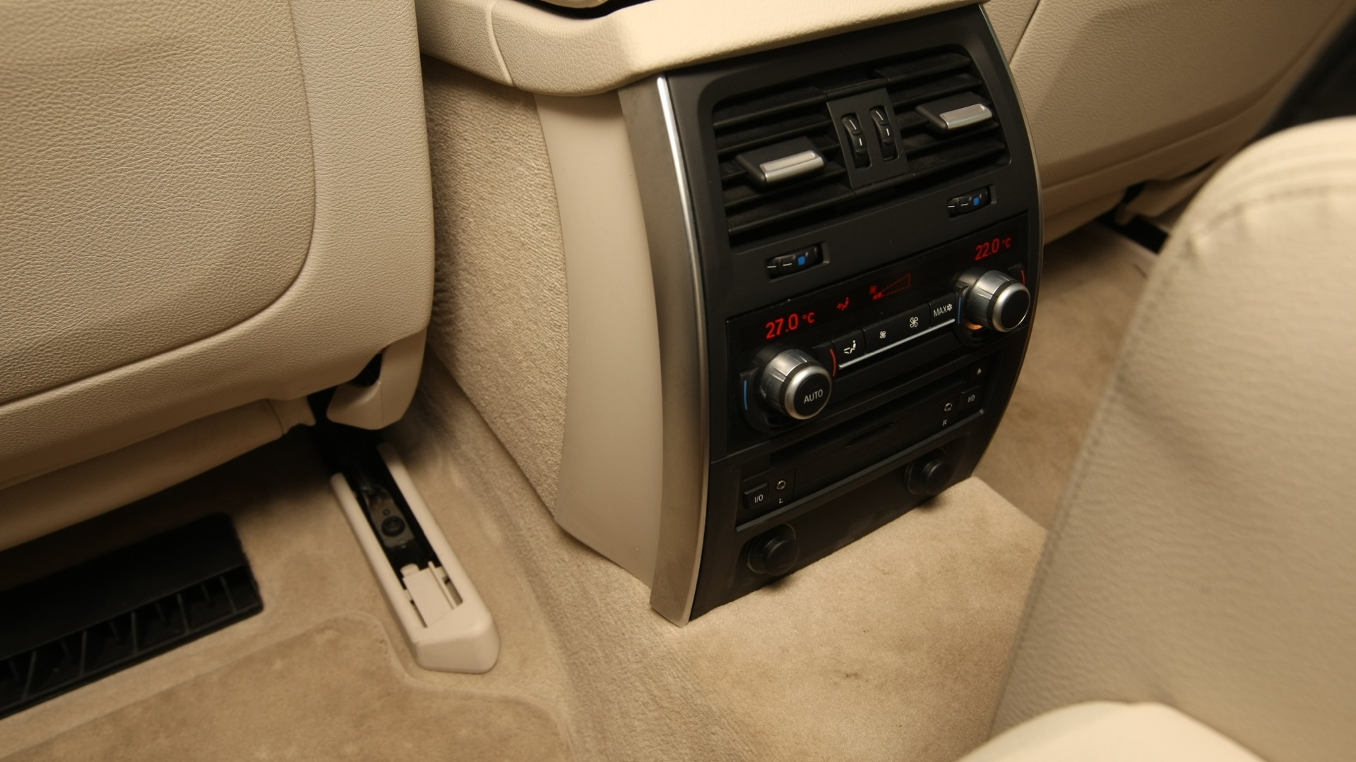 BMW-5-Series-GT-2013-530d Interior