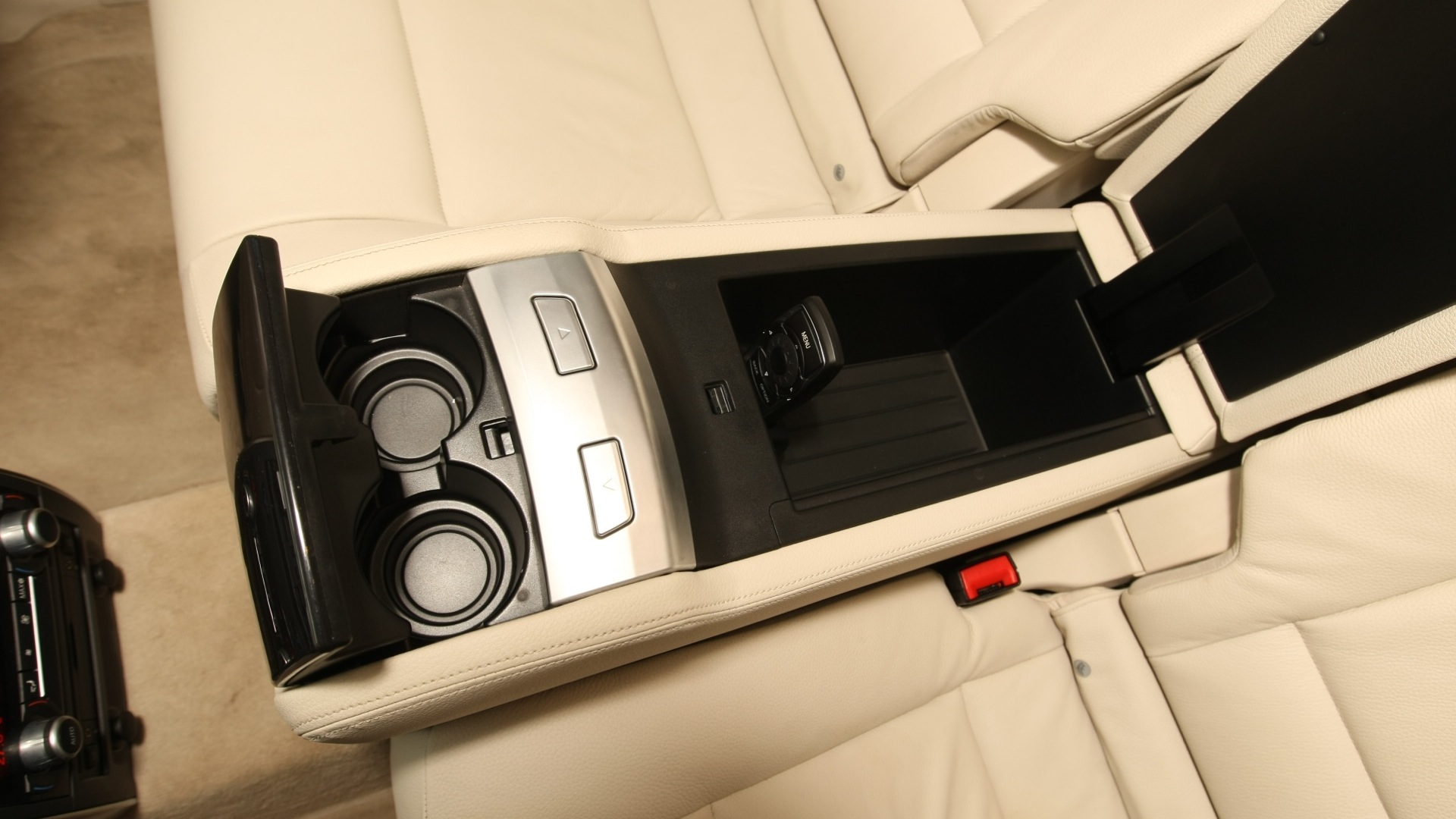 BMW-5-Series-GT-2013-530d Interior