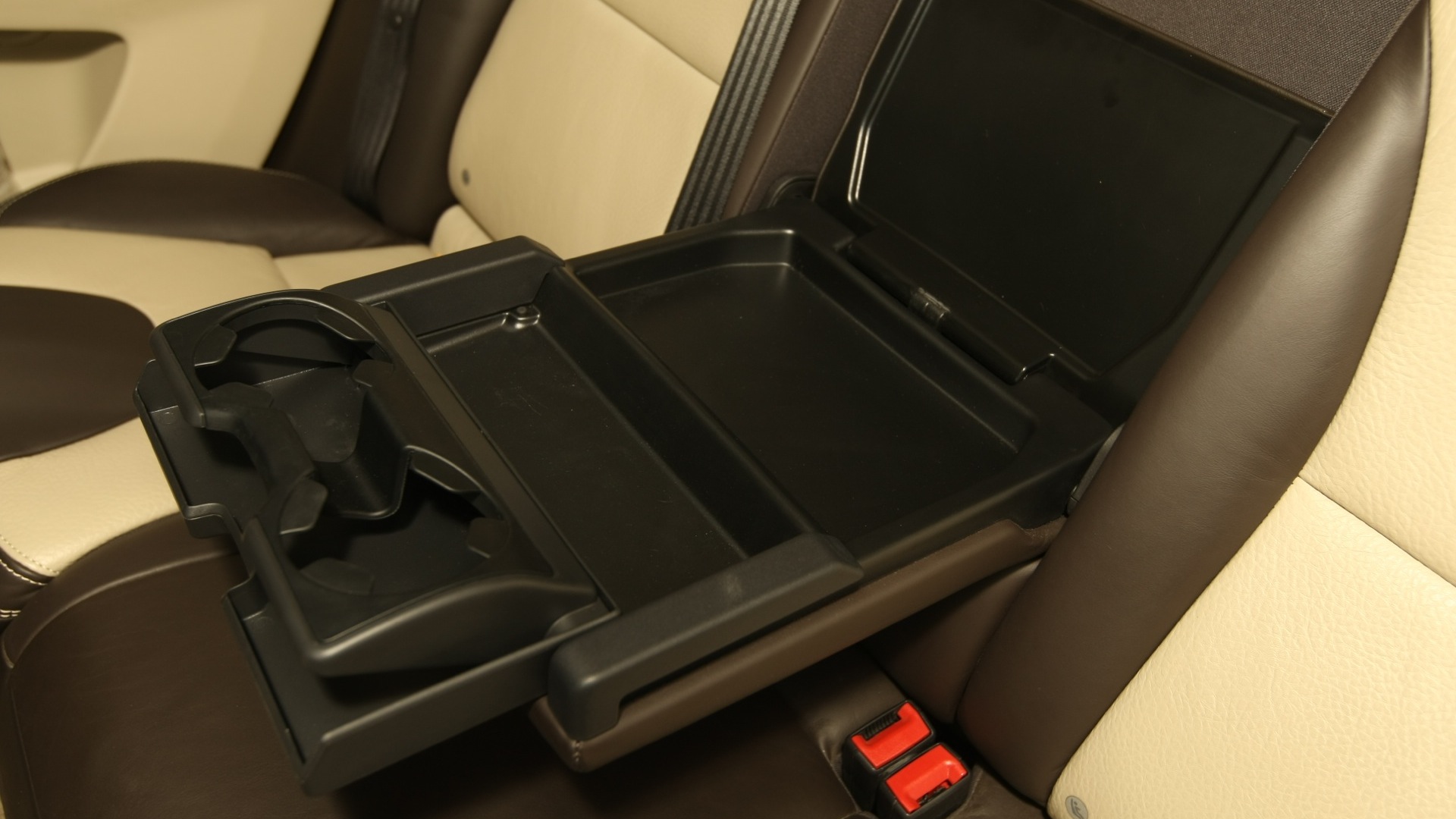 Volvo-XC60-2013 Interior