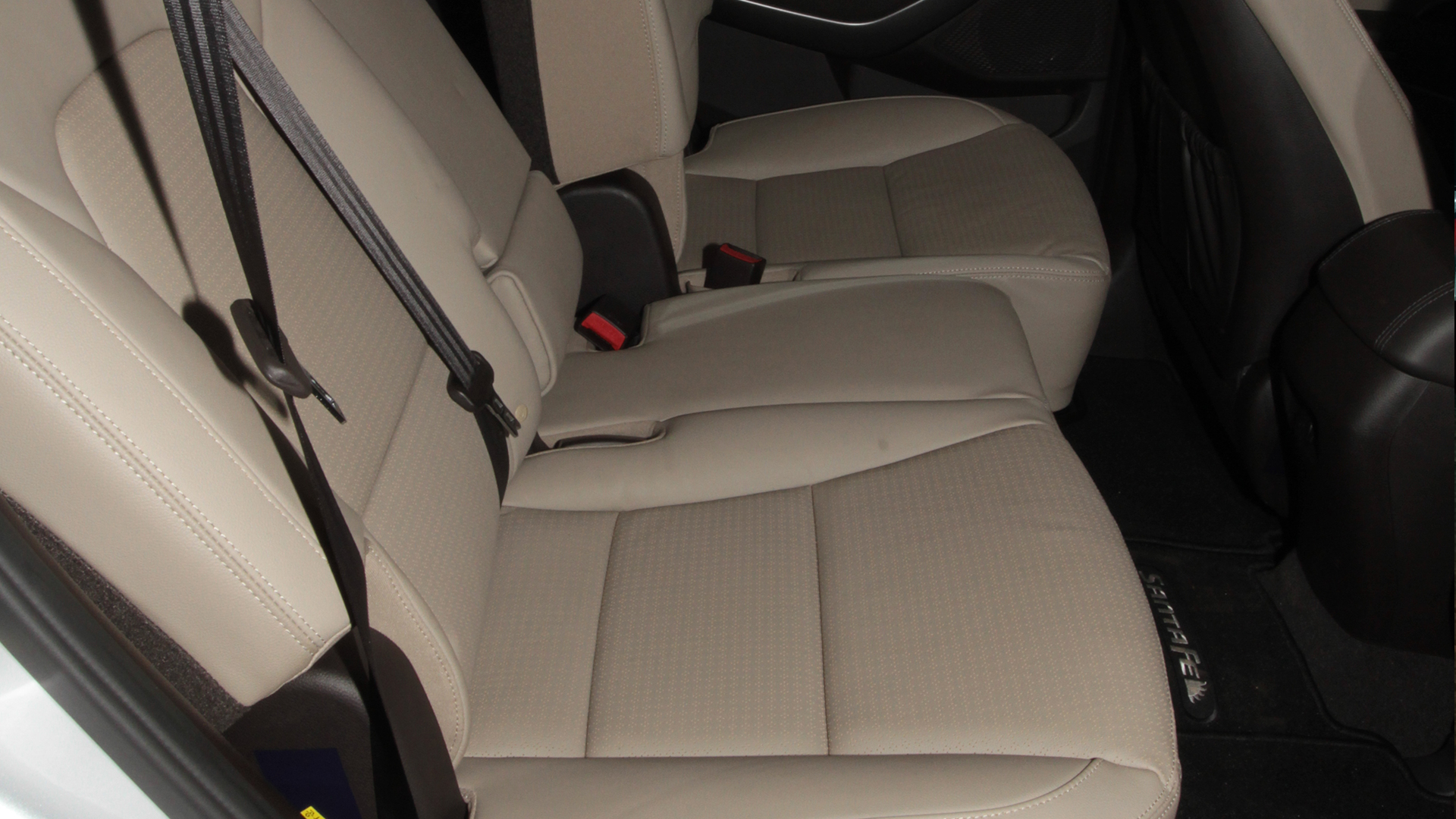 Hyundai Santa Fe 2014 2WD A/T Interior