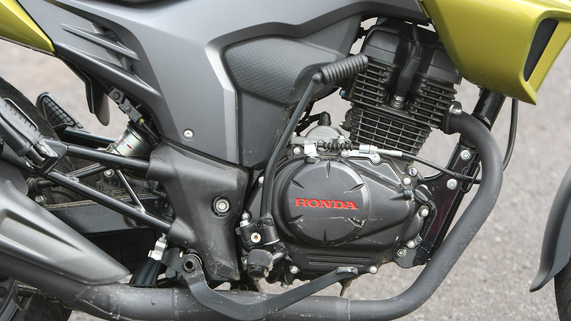 Honda CB Trigger 2013  Exterior
