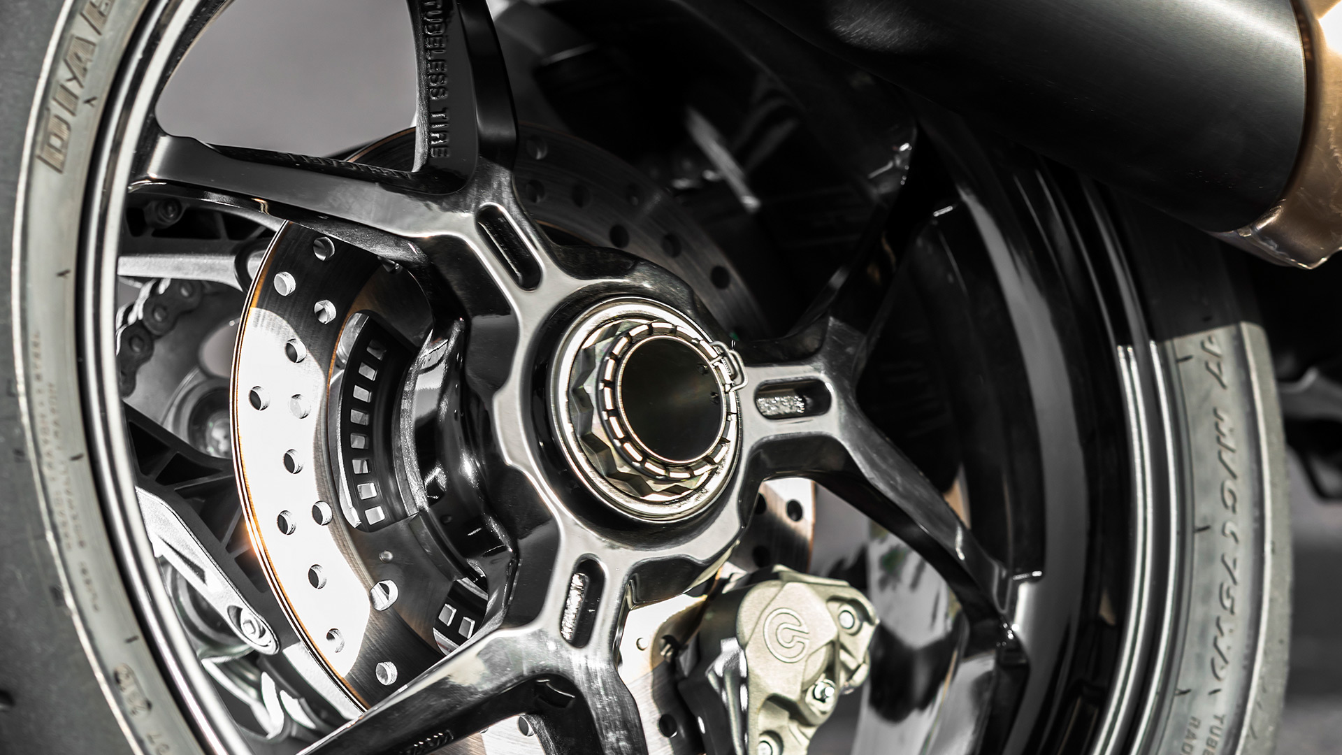 Ducati Monster 1200 2014 STD Exterior