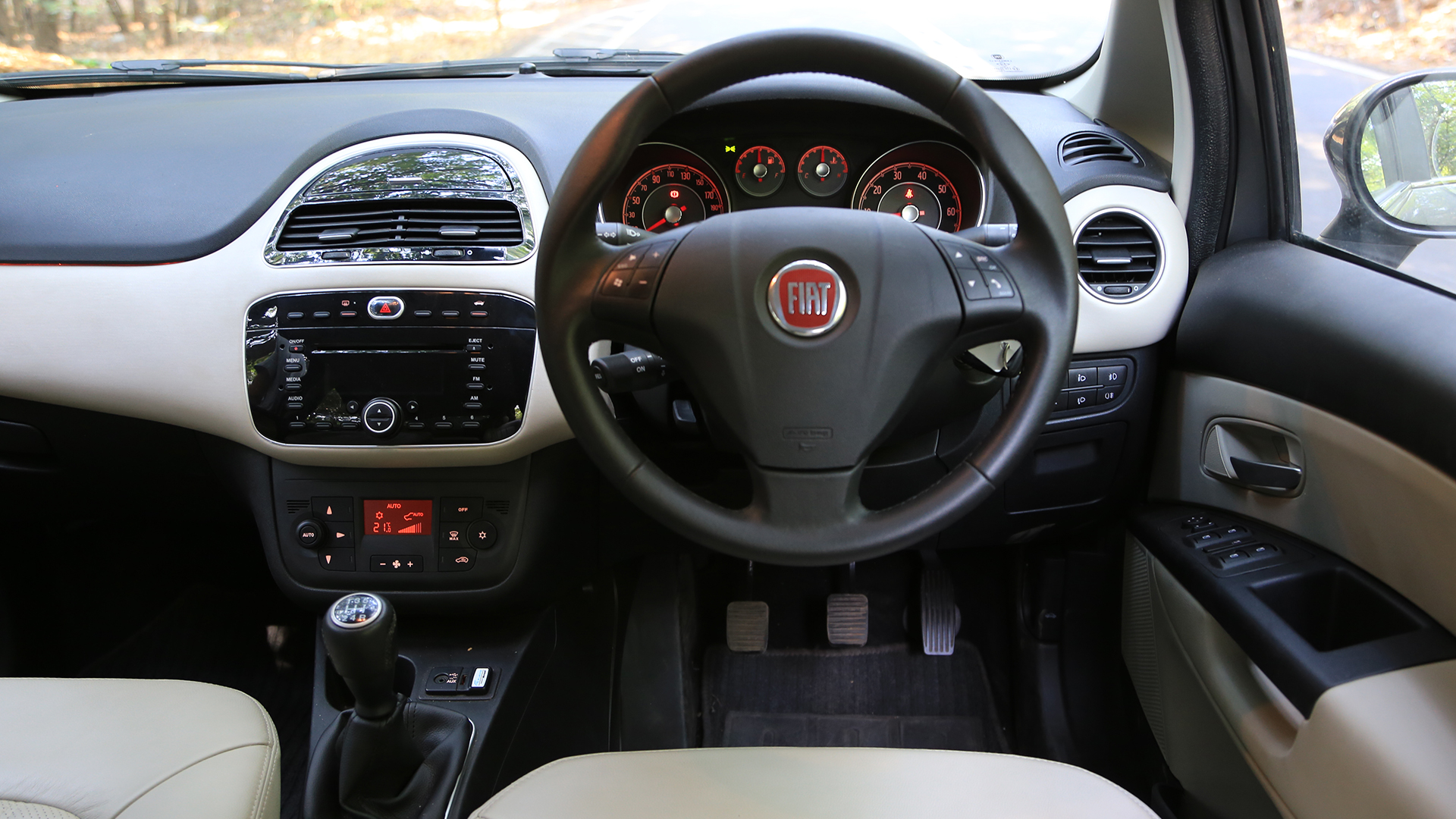 Fiat Linea 2014 Interior Car Photos Overdrive