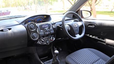 Toyota-Etios-Cross-2014 Interior