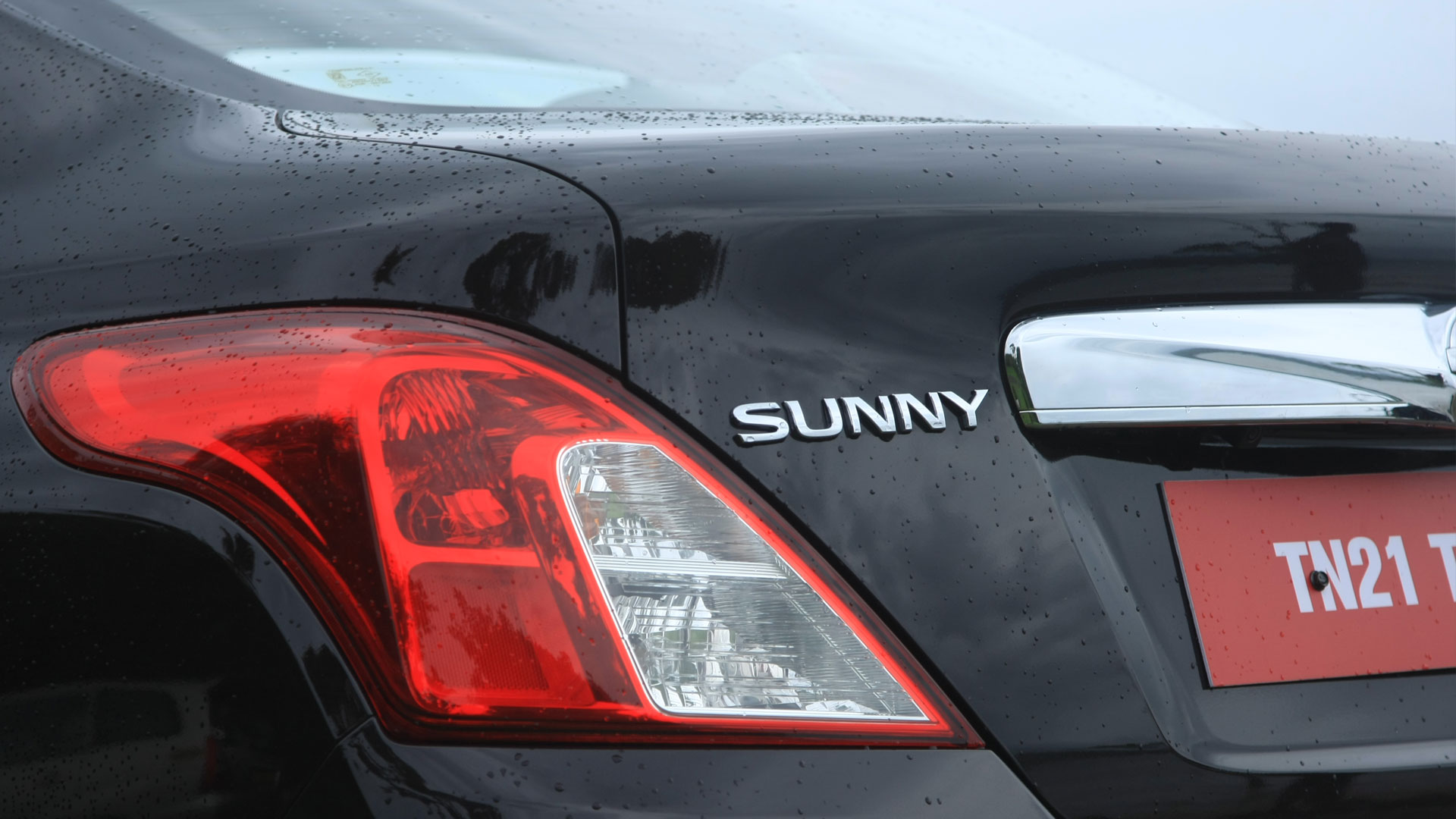 Nissan Sunny 2014 Exterior