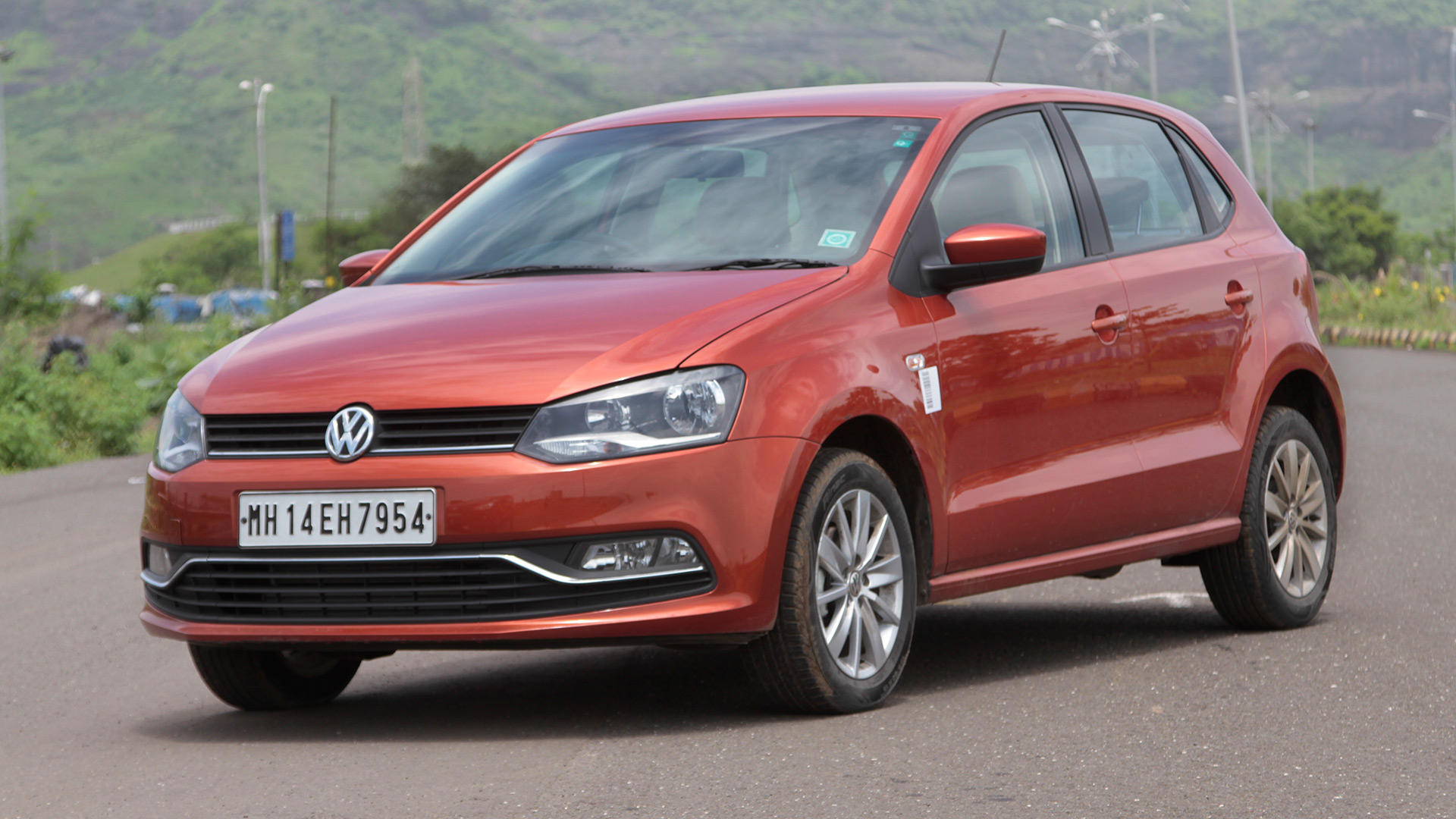 Volkswagen-Polo-2014 Compare