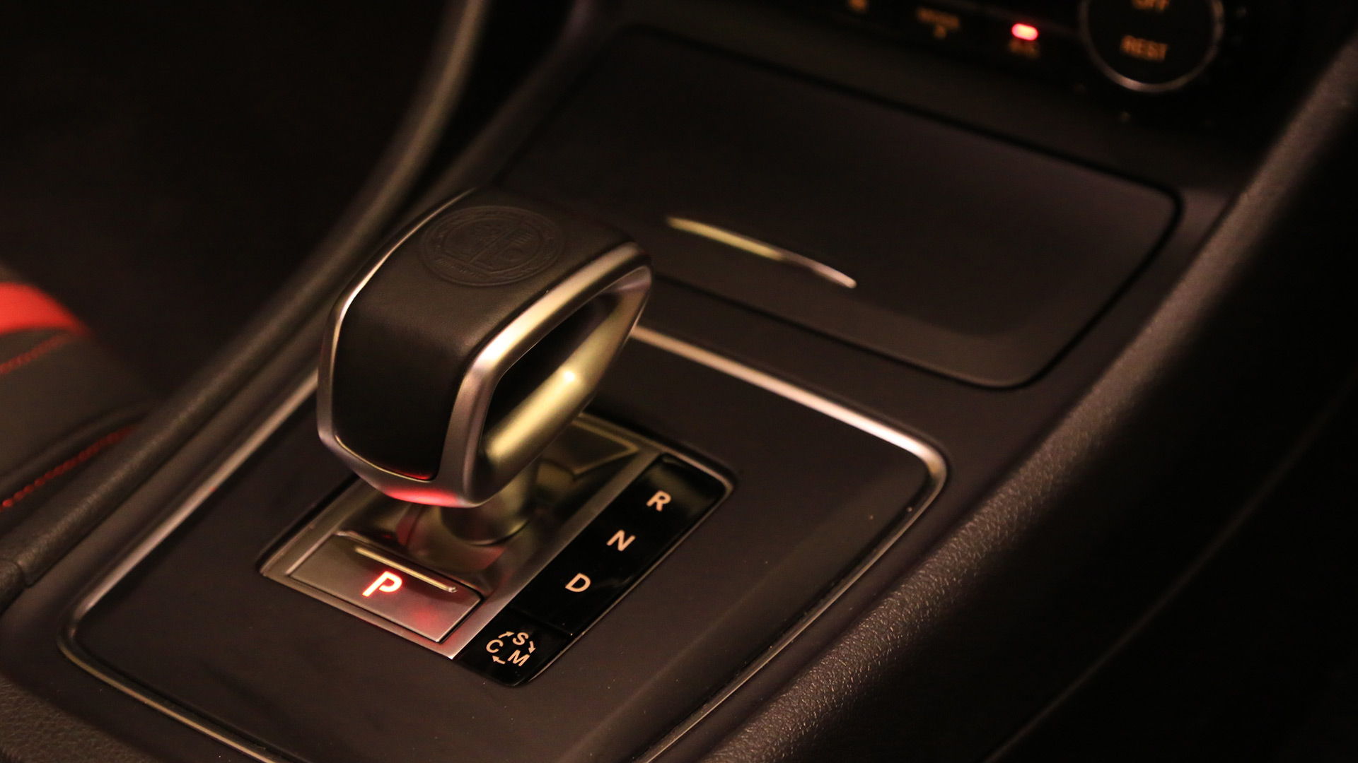 Mercedesbenz-CLA-2014-45 AMG Interior