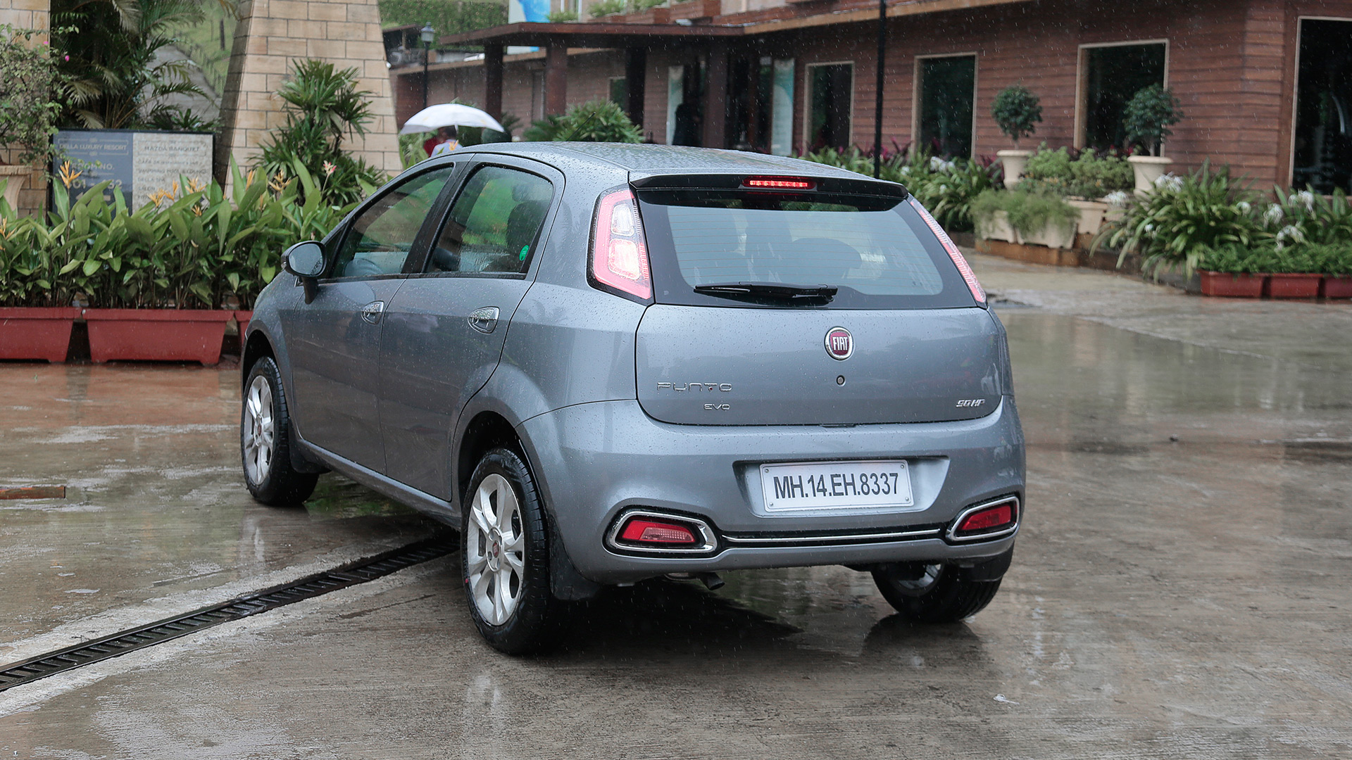 Fiat Punto Evo 2014 90-HP - Price in India, Mileage, Reviews, Colours,  Specification, Images - Overdrive