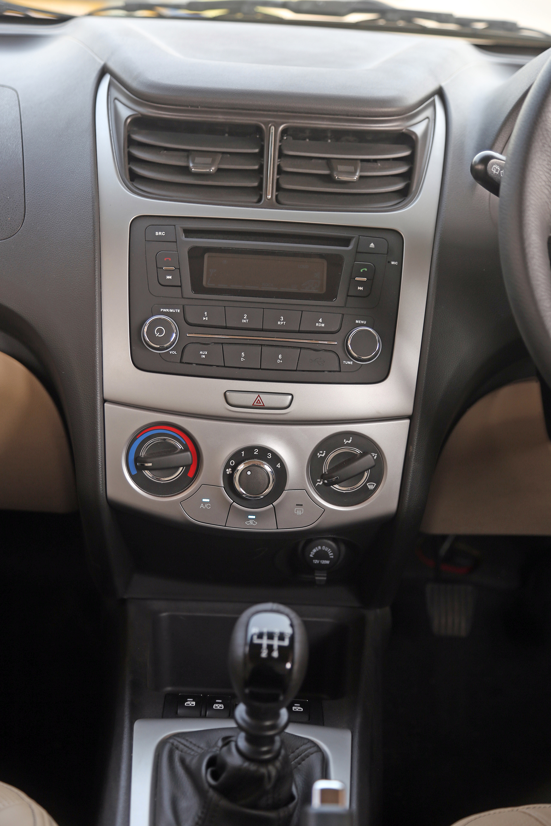 Chevrolet-Sail-2014 Interior