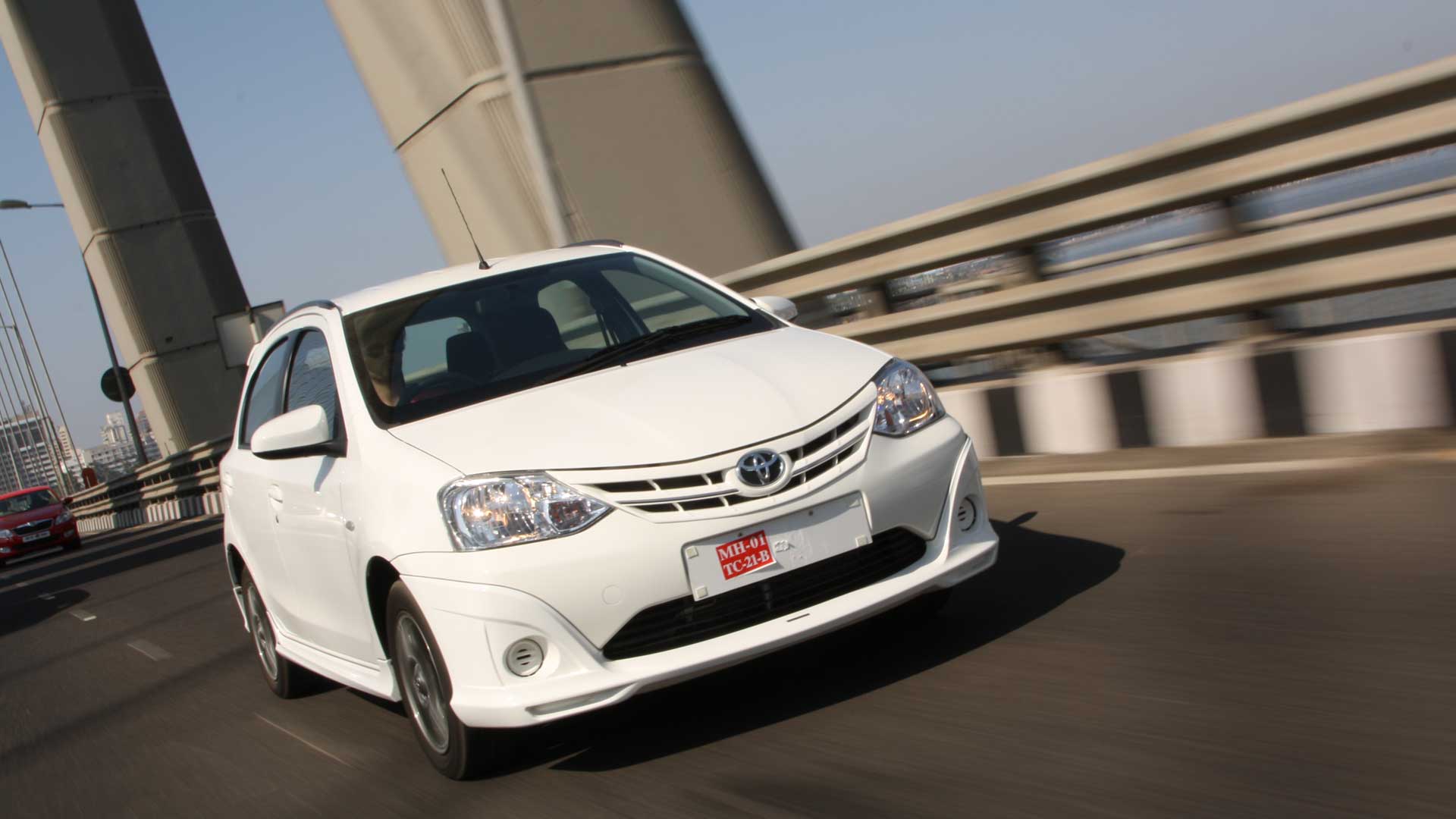 Toyota-etios-liva-2014 Compare