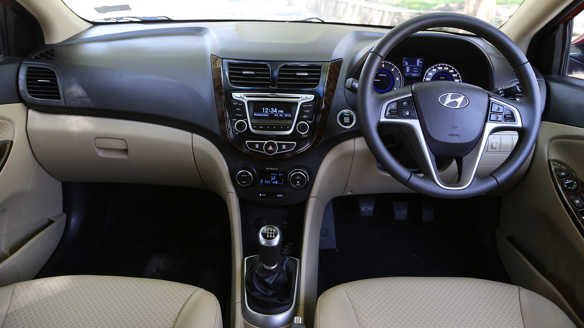 Hyundai-4s-fluidic-verna-2015 Compare