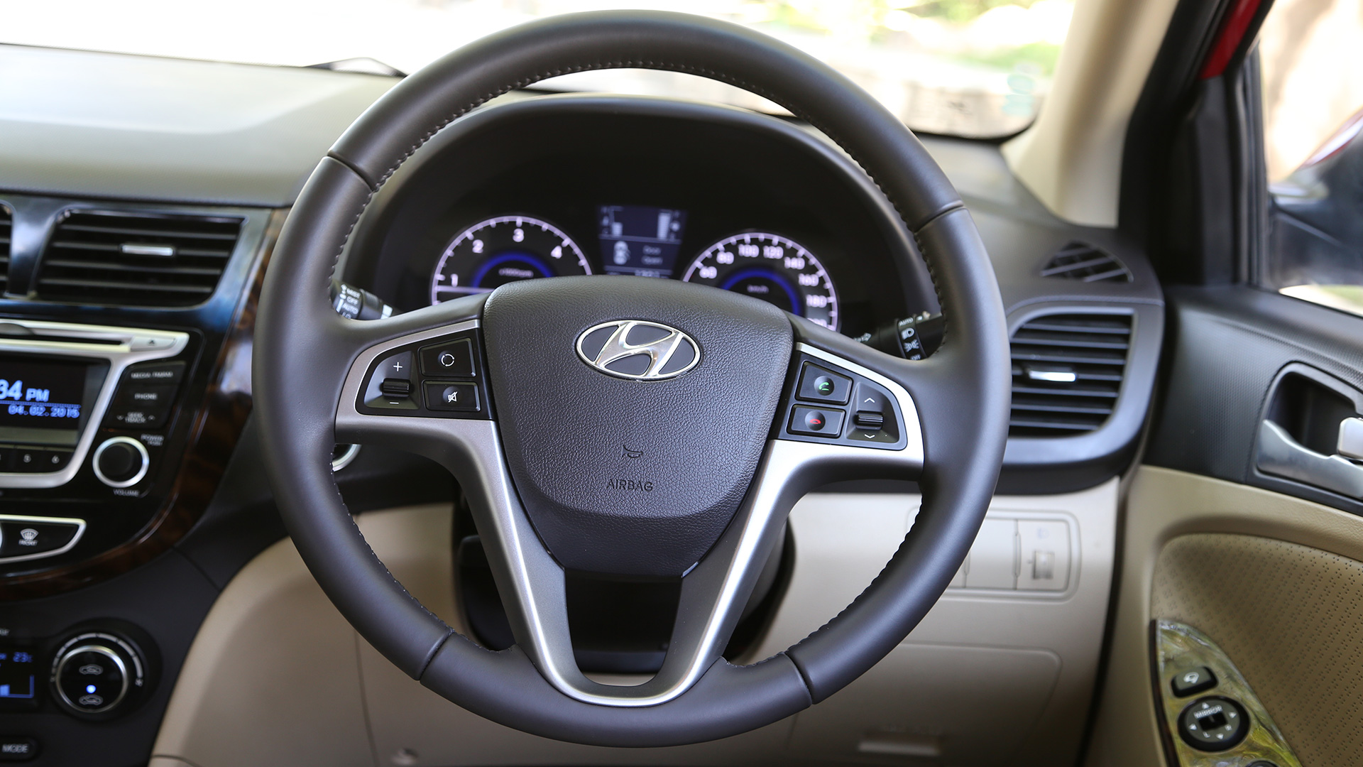 Hyundai-4s-fluidic-verna-2015 Interior