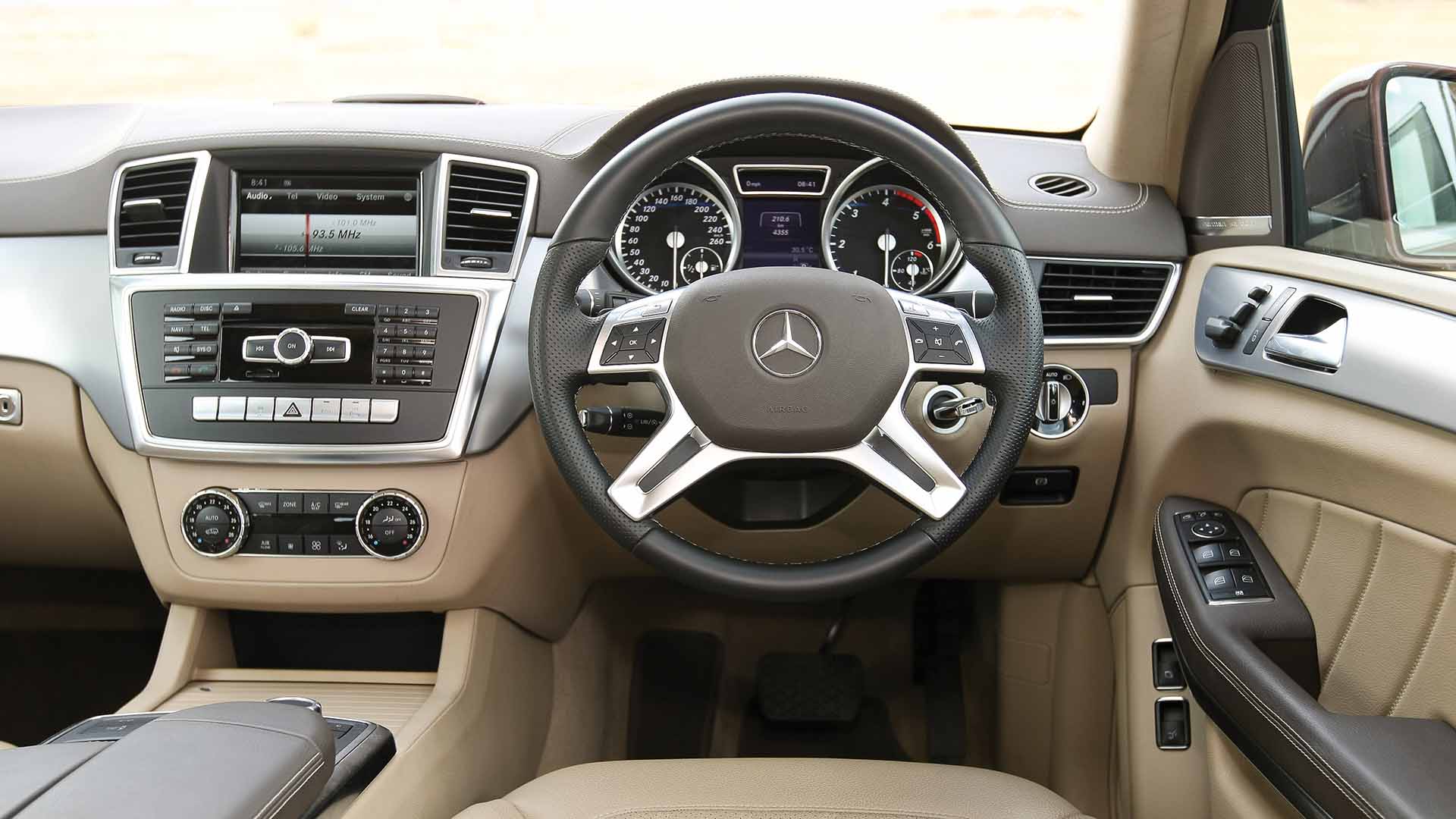 Mercedes-Benz-gl-class-2013-GL-350-CDI-luxury Interior