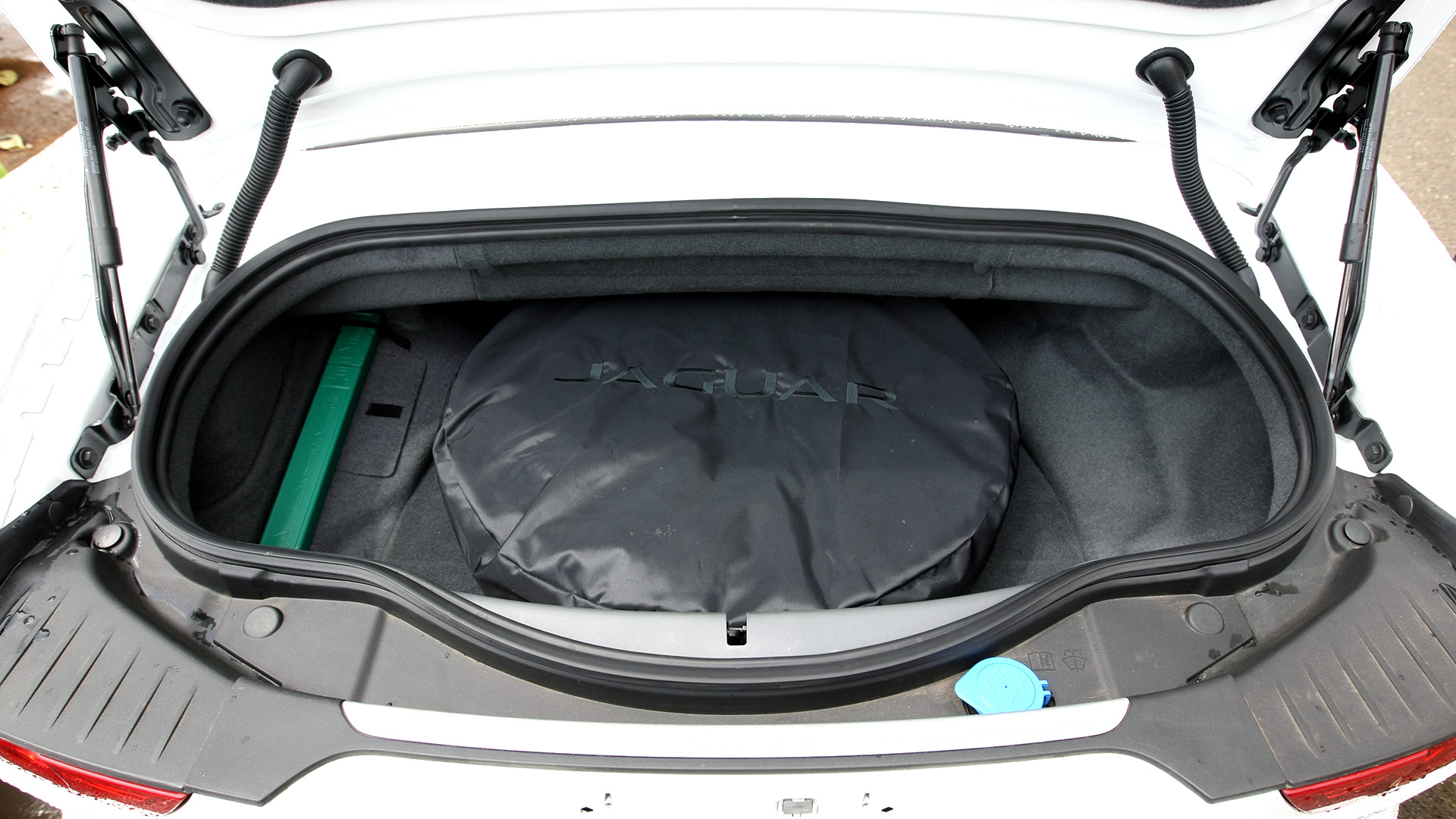 Jaguar F type 2013-V8 S Interior