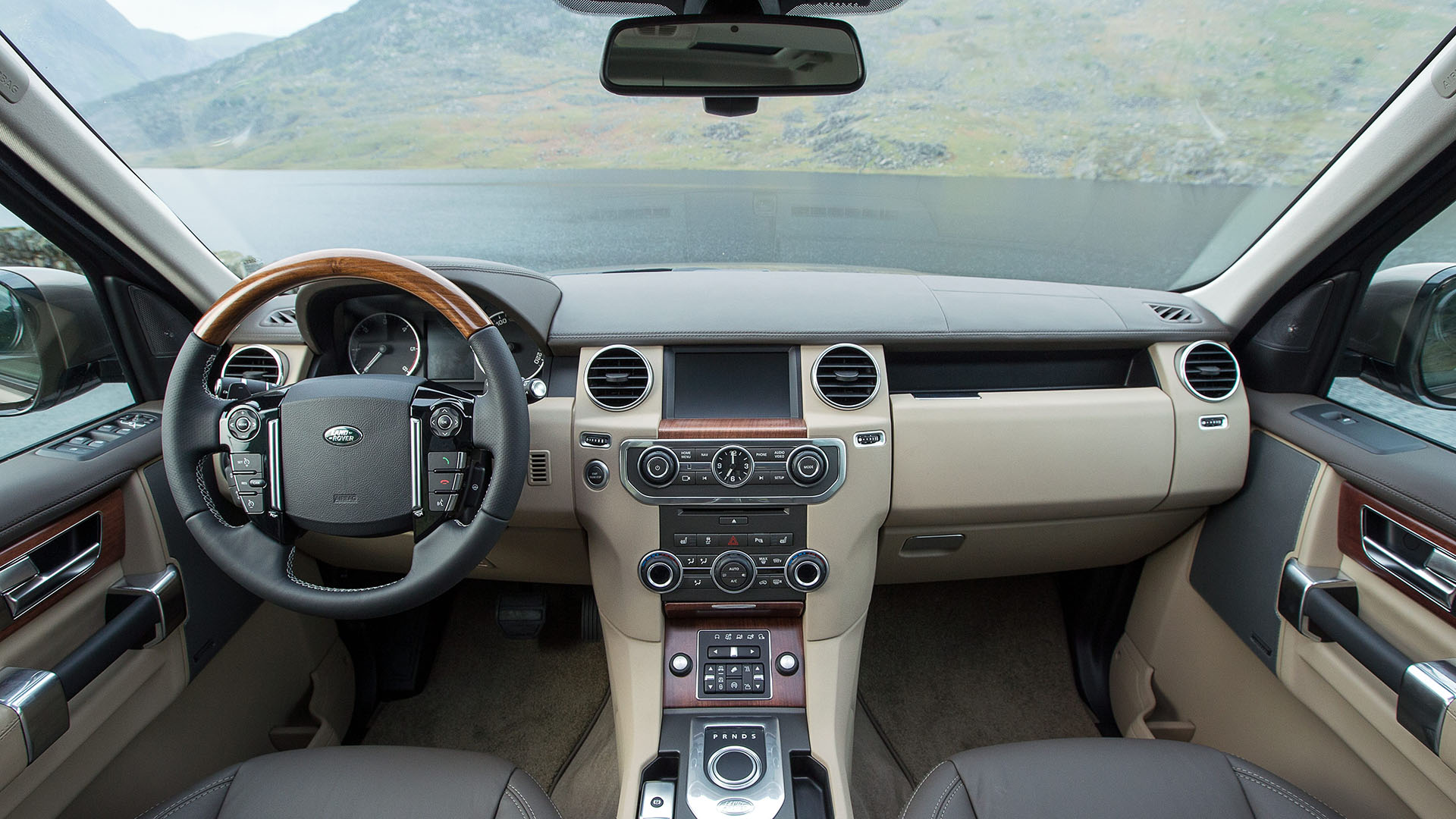 Land Rover-Discovery-4-2013-TD-V6_Diesel-AT Interior