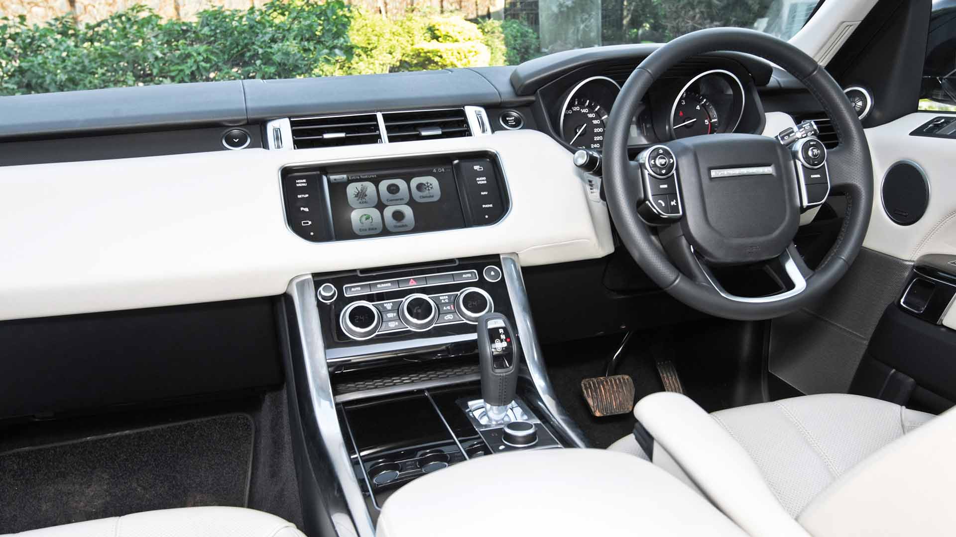 Land Rover-RR-Sport-2013-3-0-TDV6 Interior