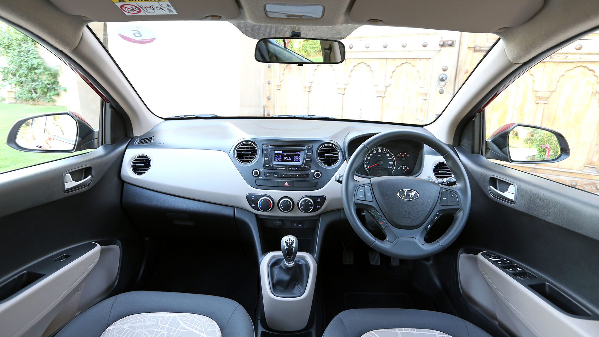 Grand i10 : Interior | Sedan | Hyundai Ethiopia