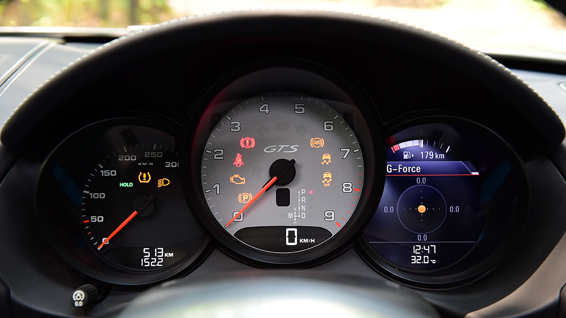Porsche-boxster-2015-GTS Interior
