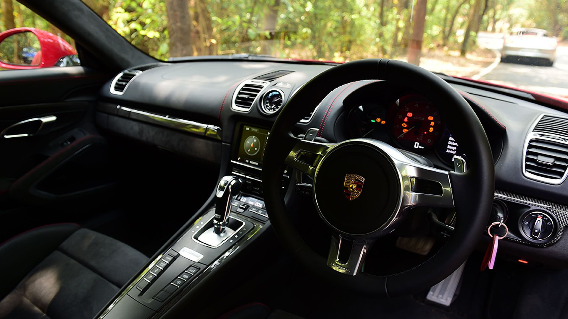 Porsche-cayman-2015-GTS Interior
