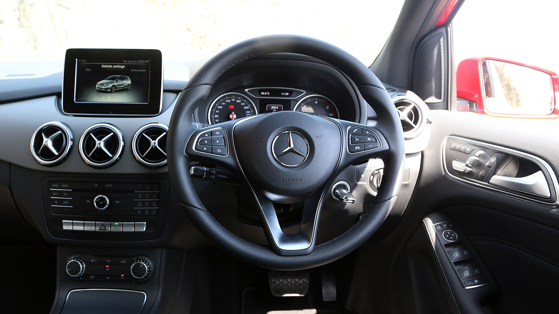 Mercedesbenz-bclass-2015-B200 CDI Sport Interior