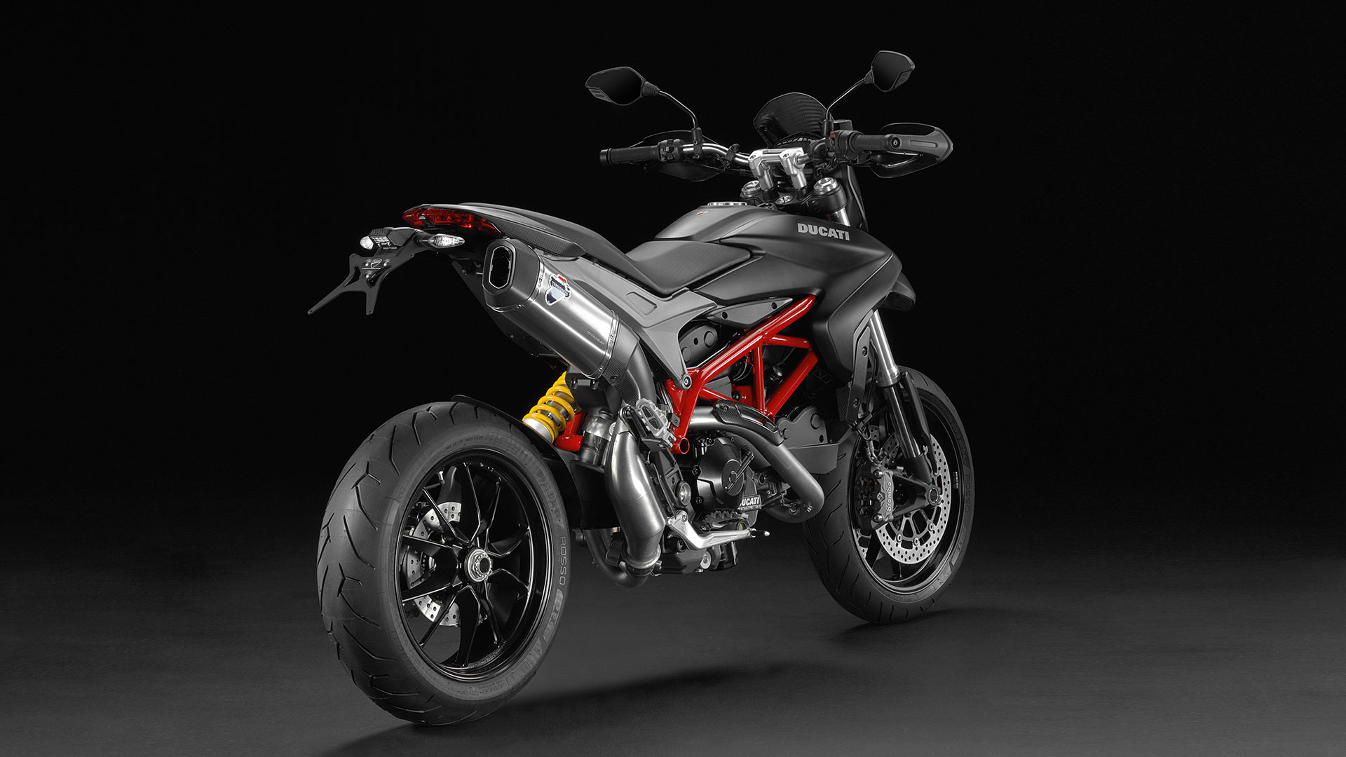 Ducati Hypermotard 821 2015 STD Compare