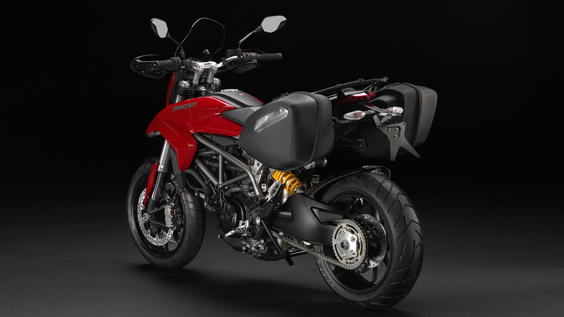 Ducati Hyperstrada 2015 STD Compare