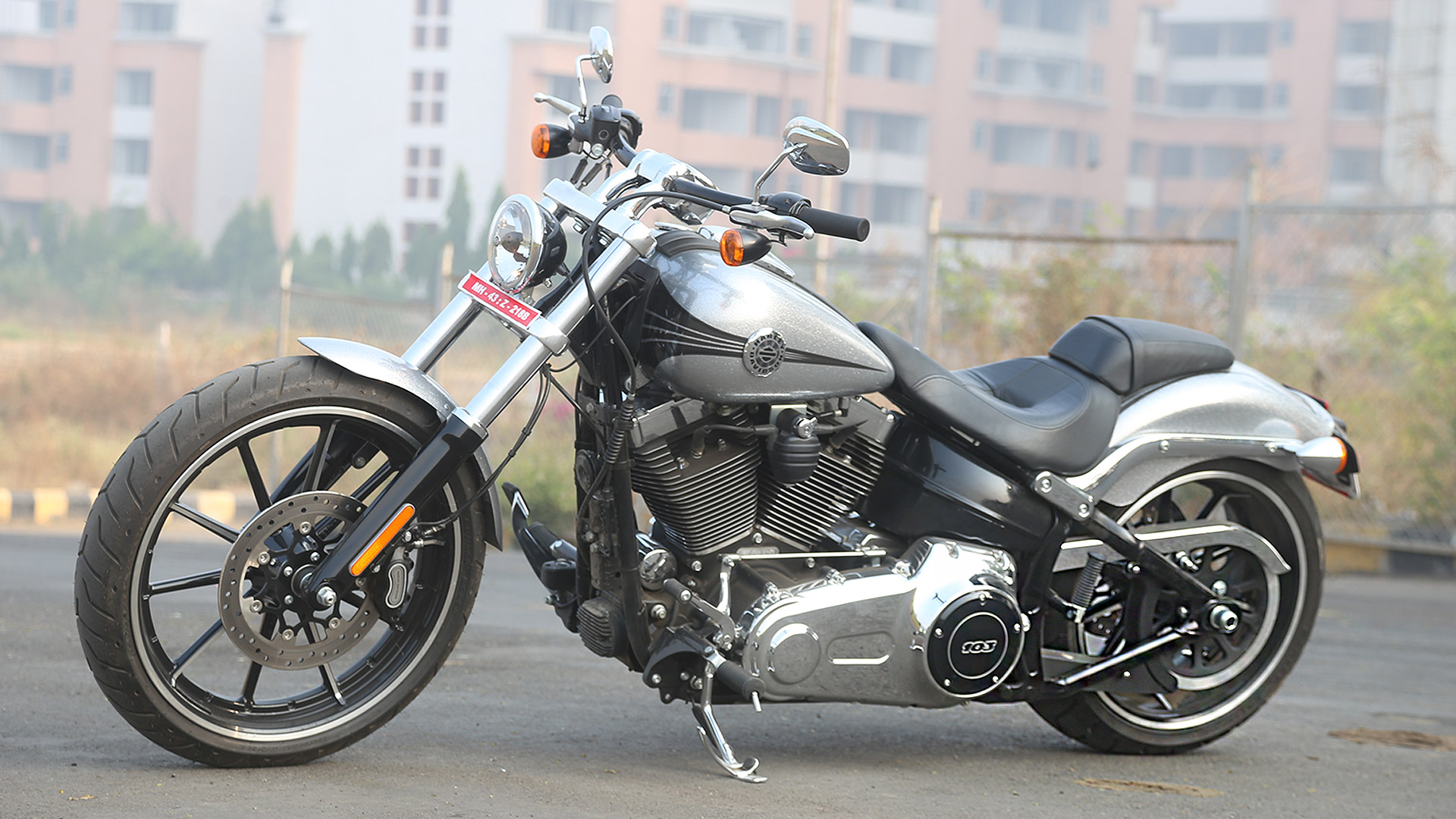 Harley-Davidson Breakout 2015 STD Compare