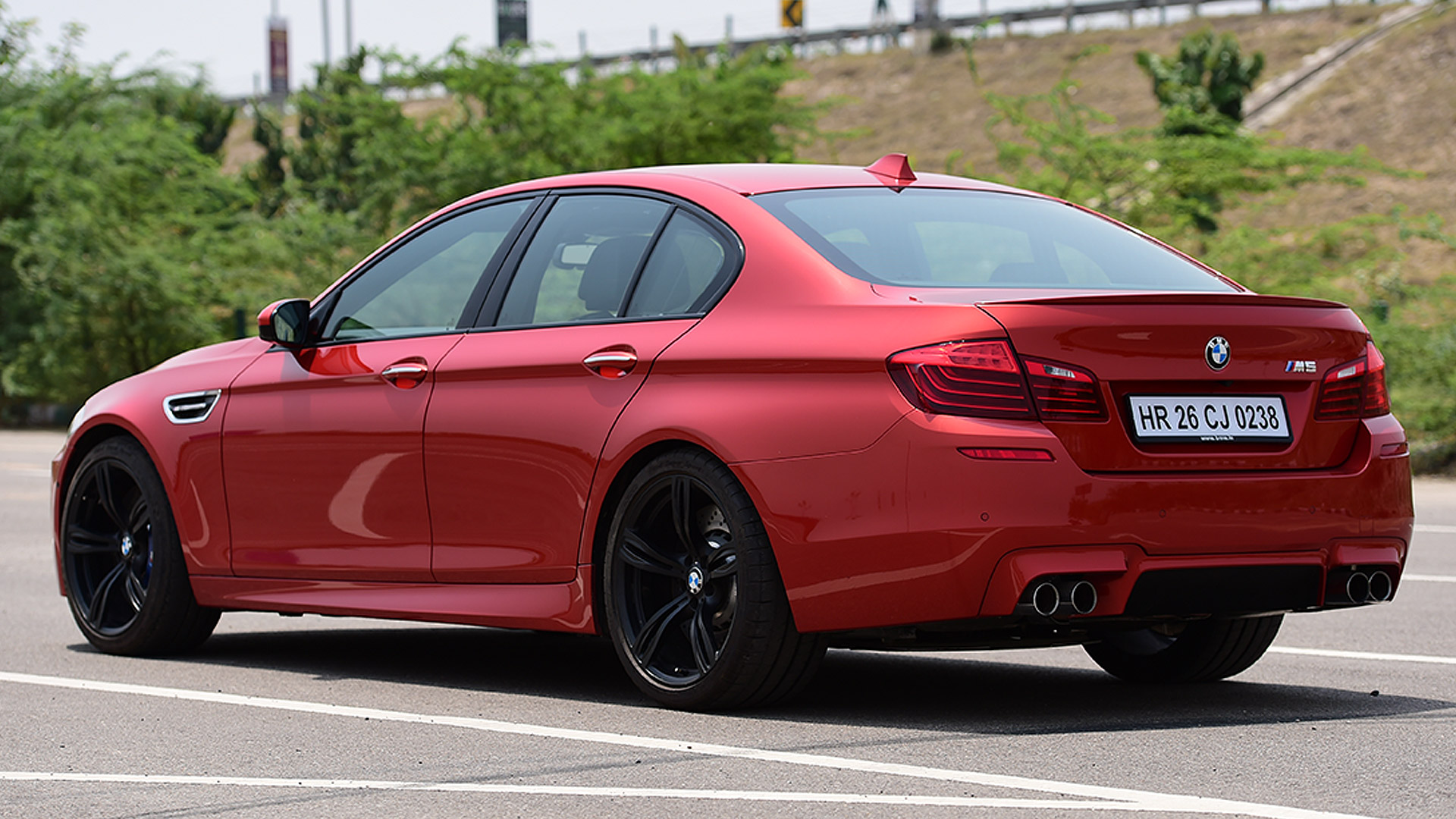 BMW M5 2014 STD Compare