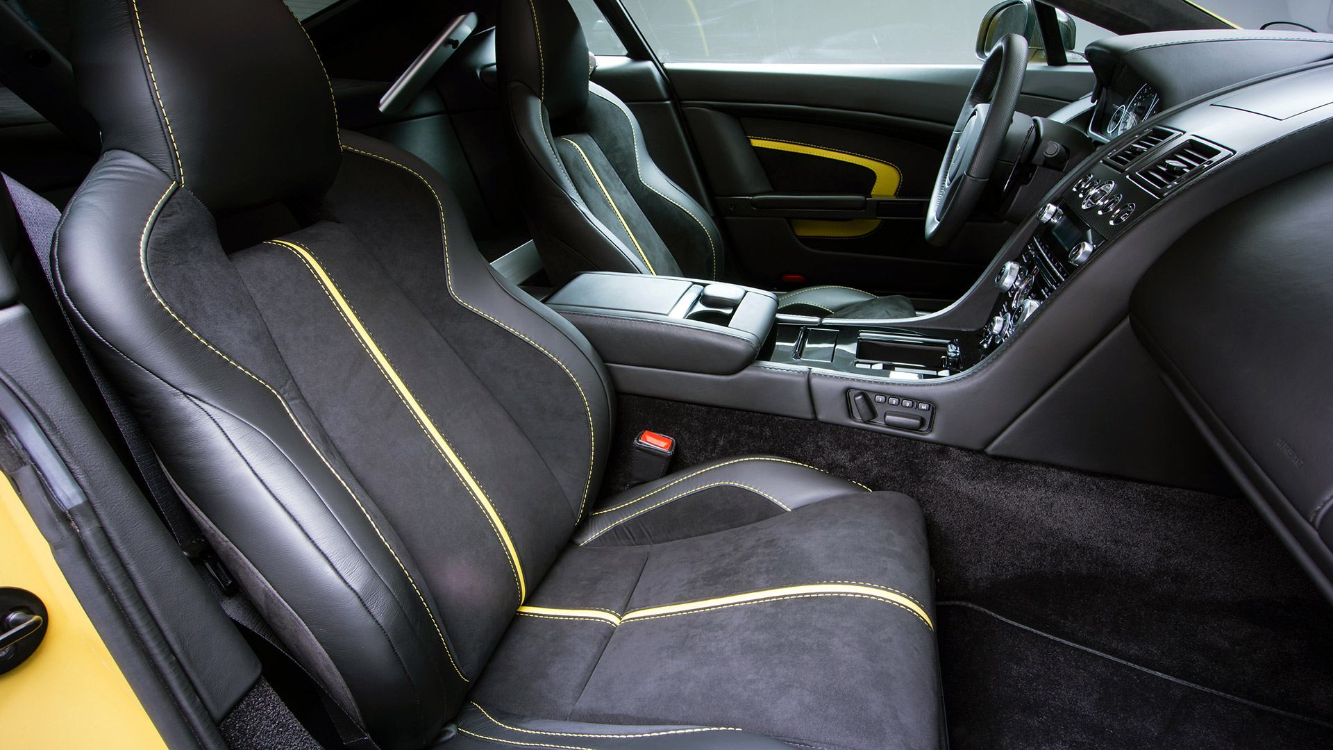 Aston Martin Vantage V12s 2013 STD Interior