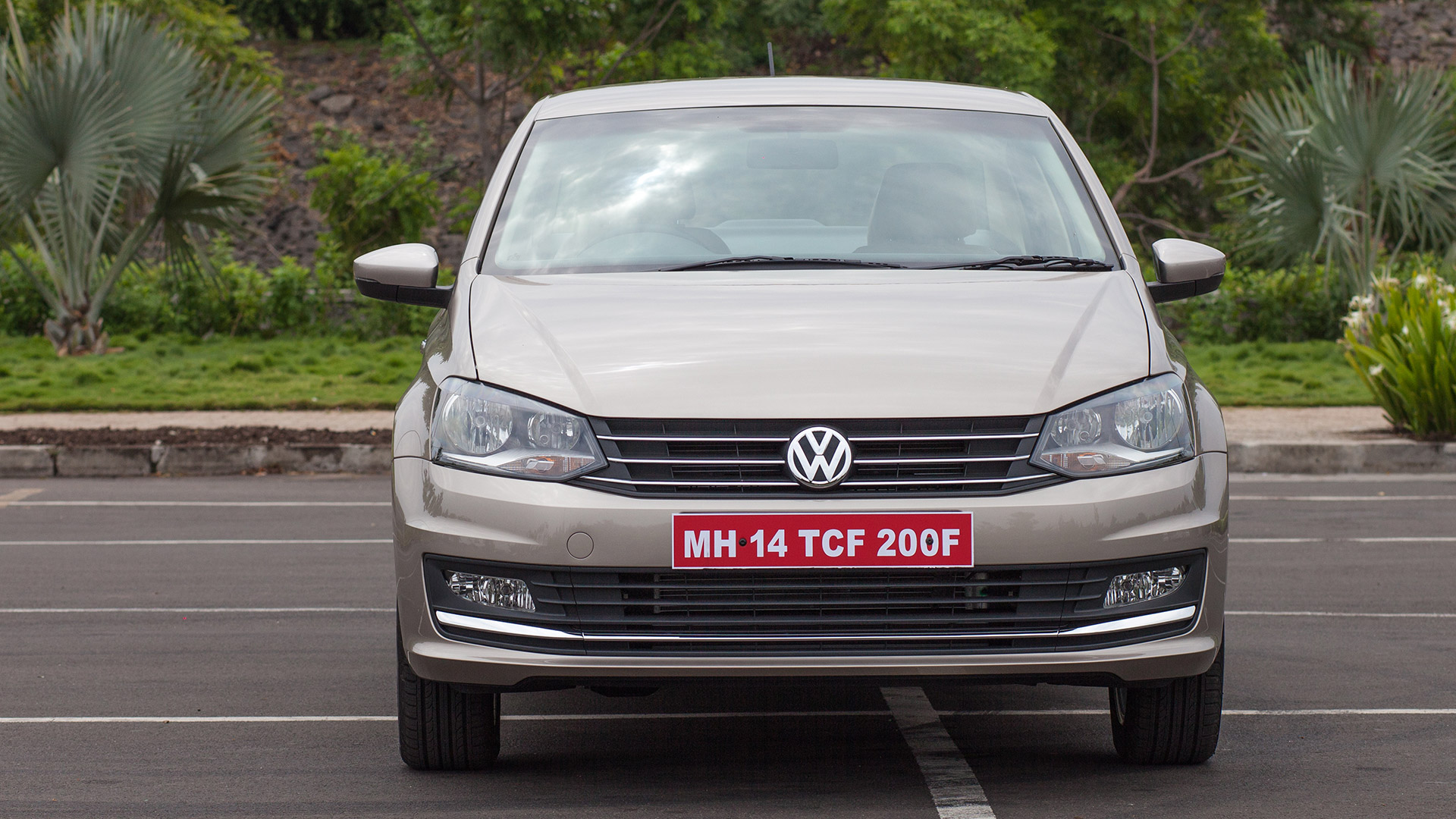Volkswagen Vento 2015 Compare