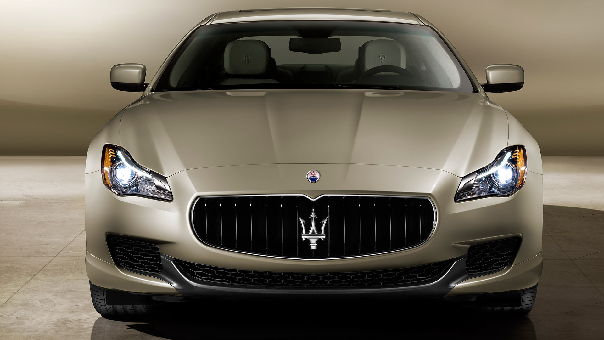 Maserati Quattroporte 2015 STD Compare