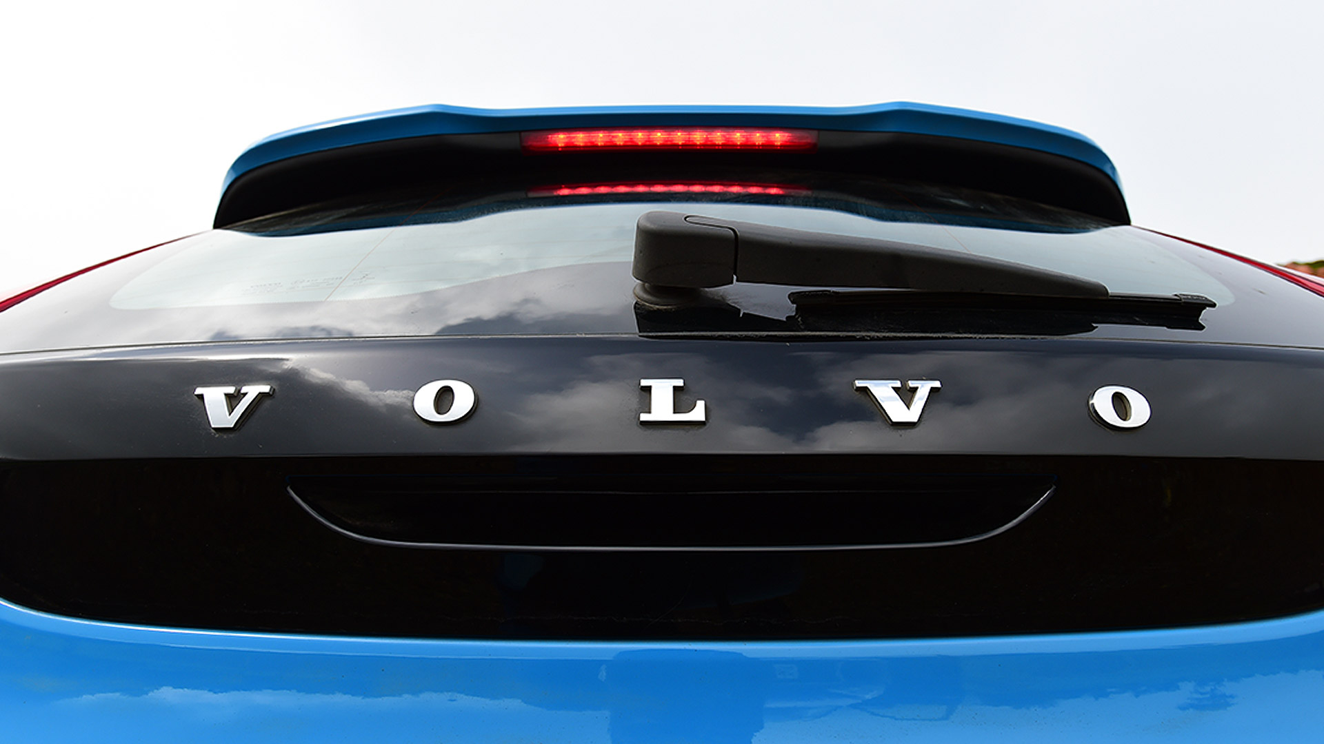 Volvo V40 2015 D3 R Design Exterior