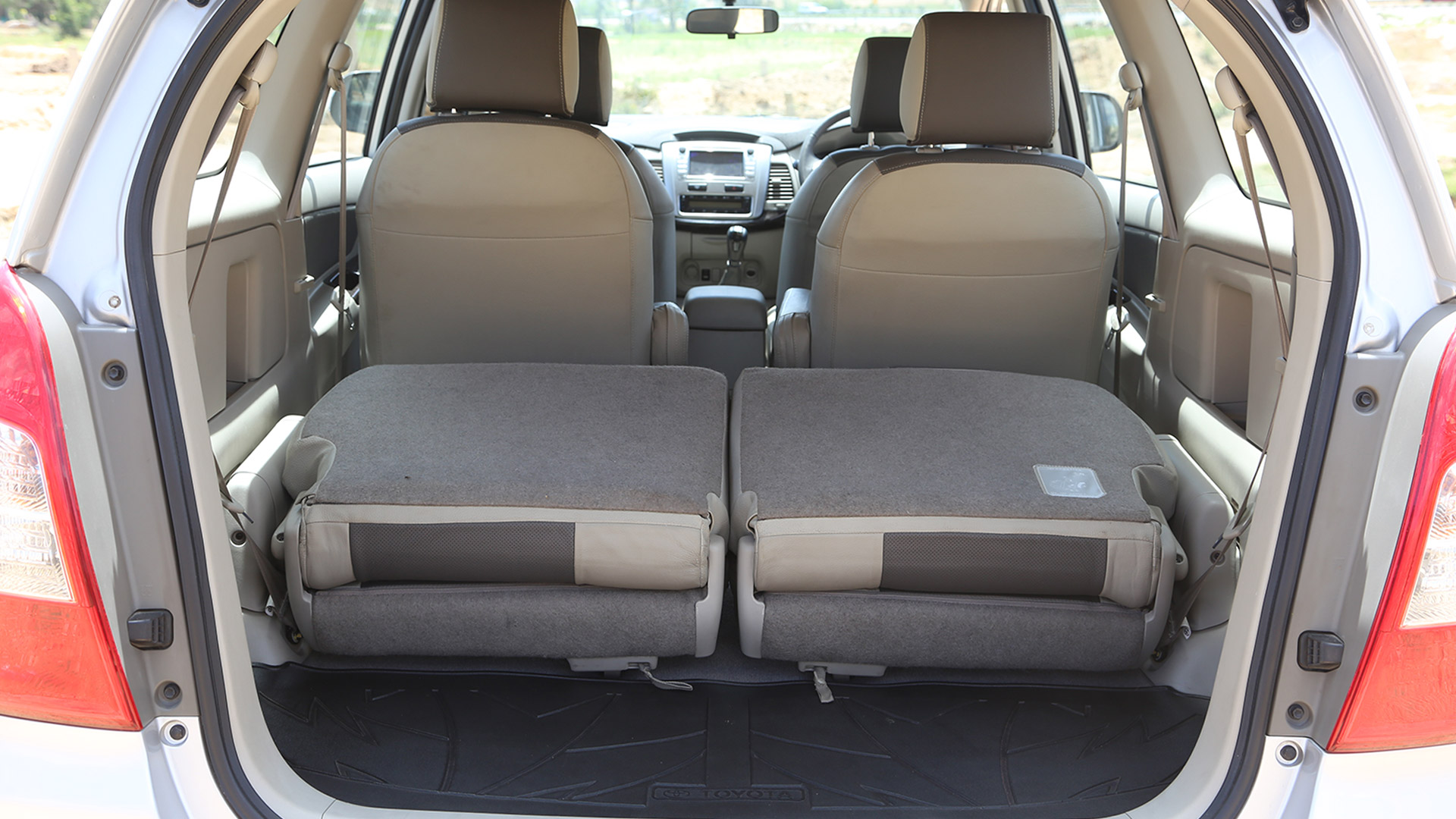 Toyota Innova 2015 2 5g 7 Seater Interior Car Photos Overdrive