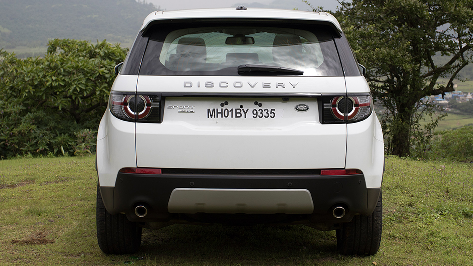 Land Rover Discovery Sport 2015 HSE Compare