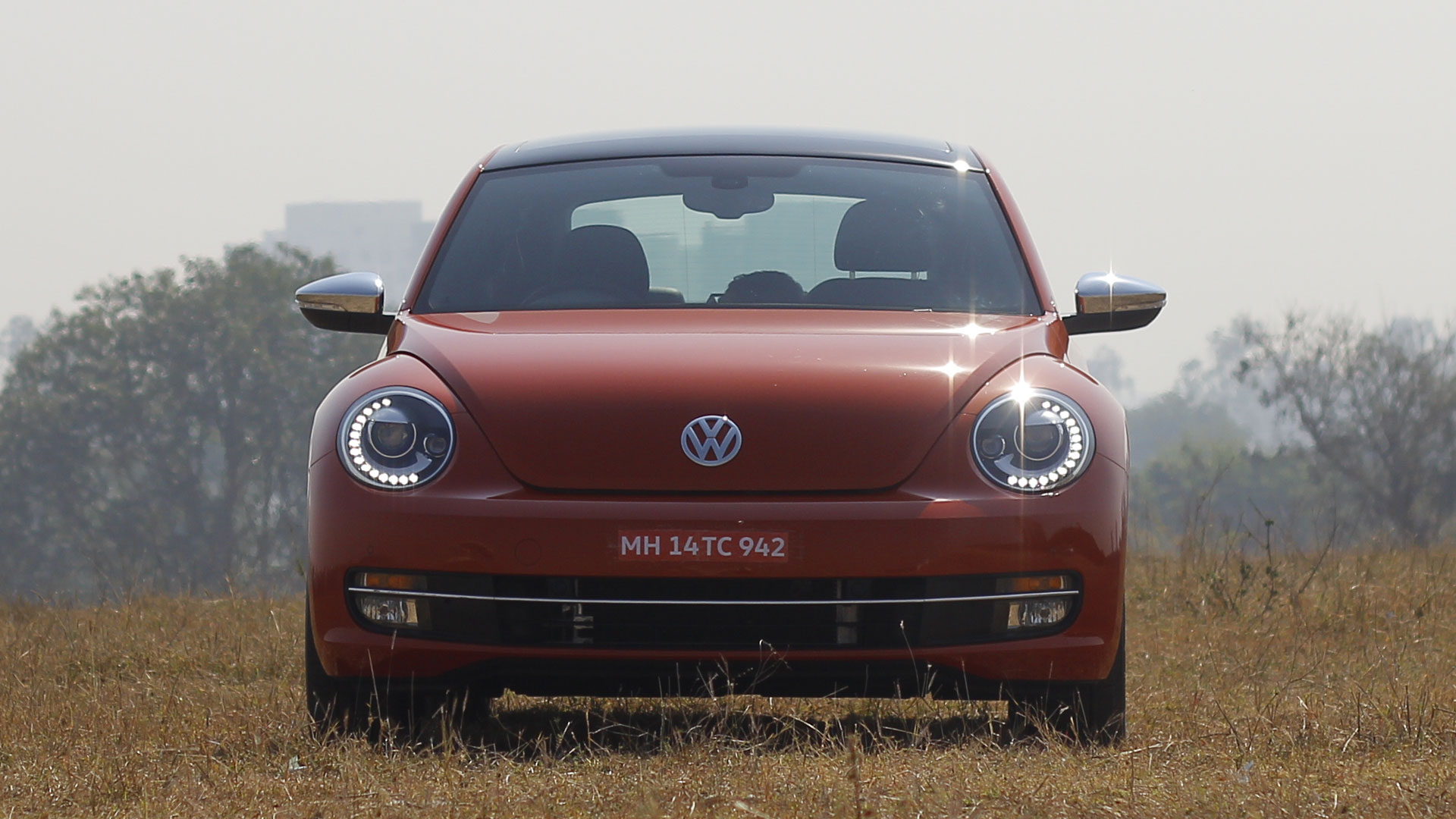 Volkswagen Beetle 2016 STD Compare