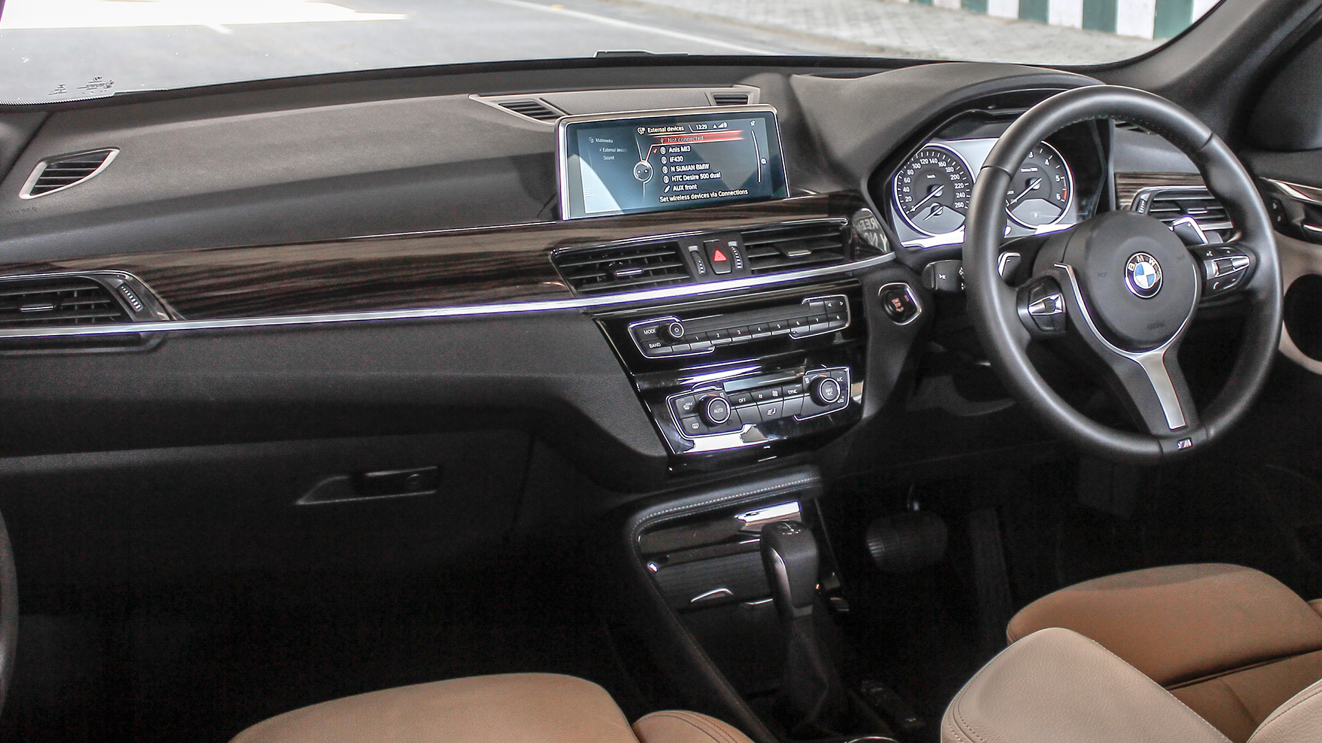 Bmw X1 2016 Xdrive 20d Xline Interior Car Photos Overdrive