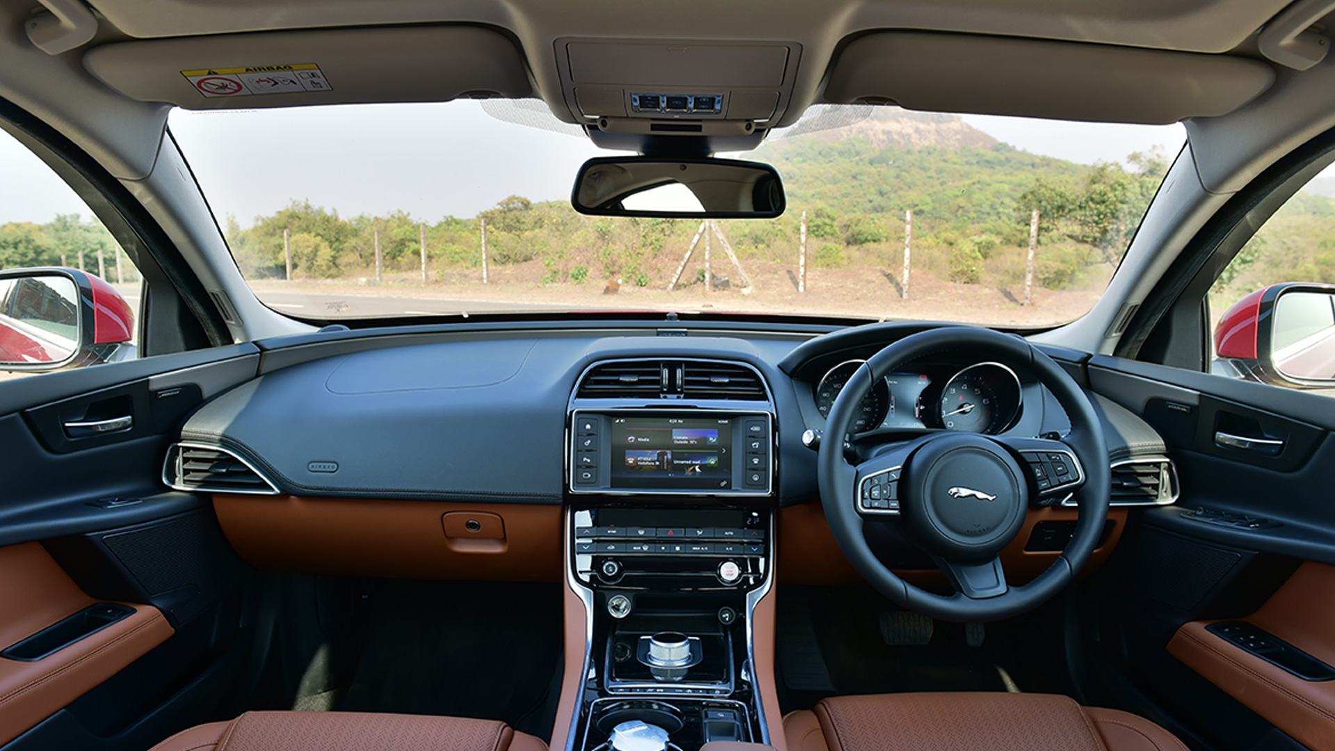 Jaguar XE 2016 Pure Interior