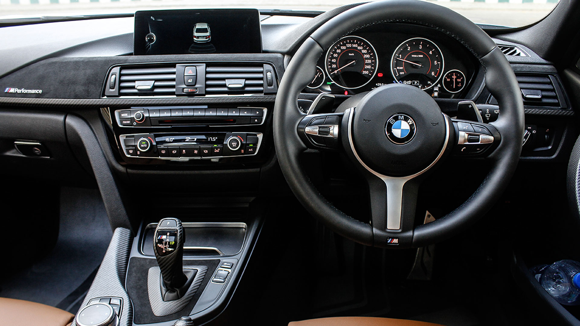 lever educate Baron BMW 3 series 2015 320d Luxury Line Interior Car Photos - Overdrive