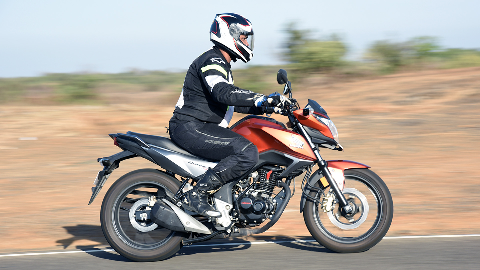Honda Cb Hornet 160r 16 Cbs Price Mileage Reviews Specification Gallery Overdrive