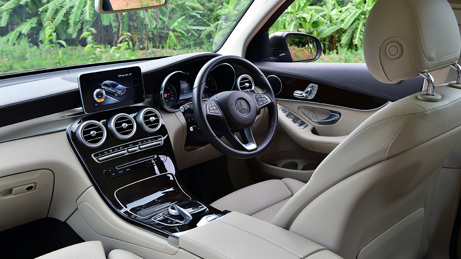 Mercedes-Benz GLC 2016 Edition 1 Interior
