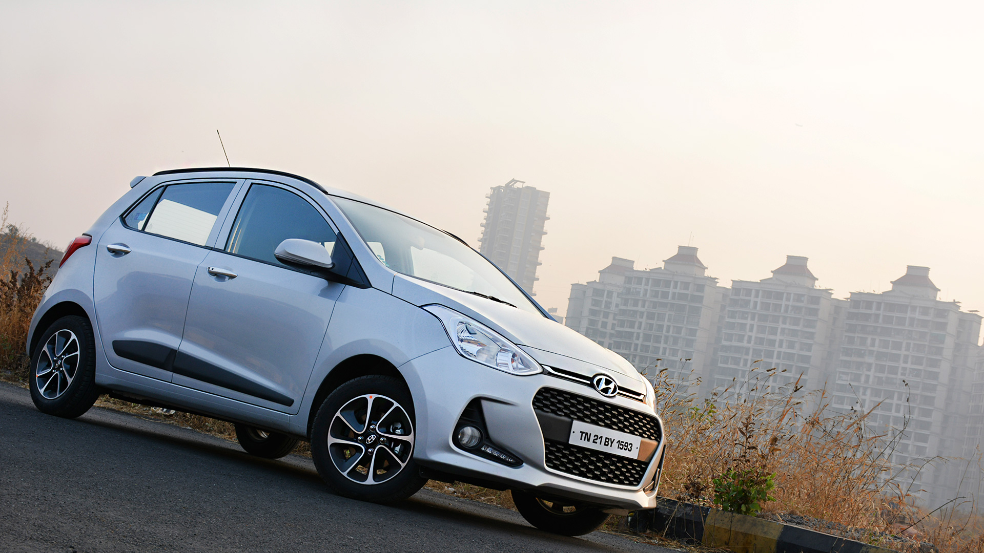 Hyundai Grand i10 2017 Sportz Diesel - Price in India, Mileage, Reviews,  Colours, Specification, Images - Overdrive