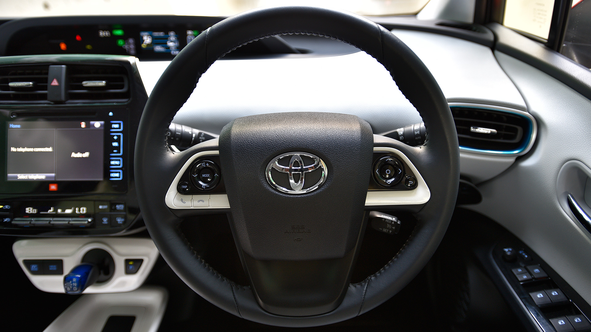 Toyota Prius 2017-1.8 Z8 Interior