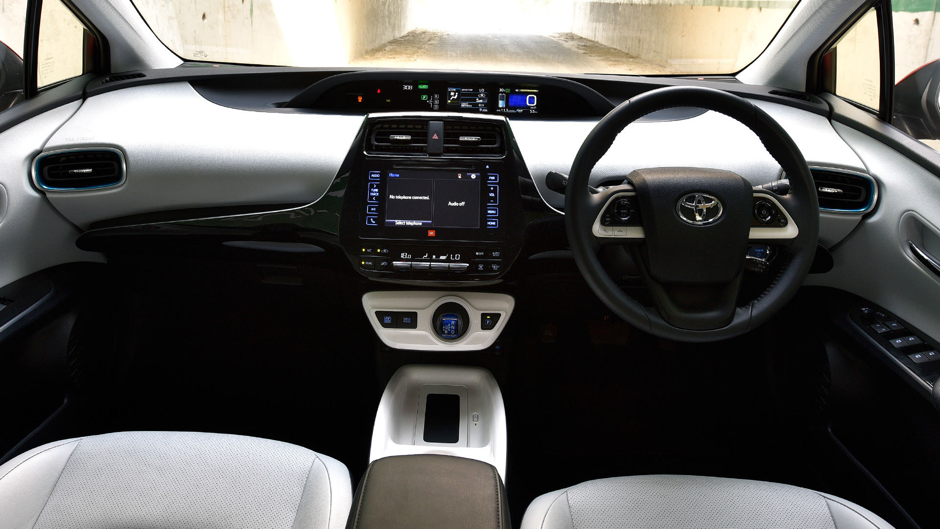 Toyota Prius 2017 салон