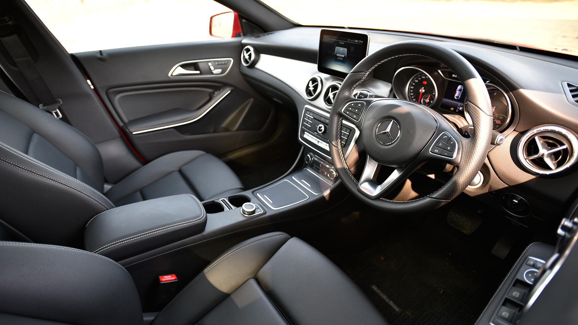 Mercedes Benz CLA 2017 200 Sport Interior