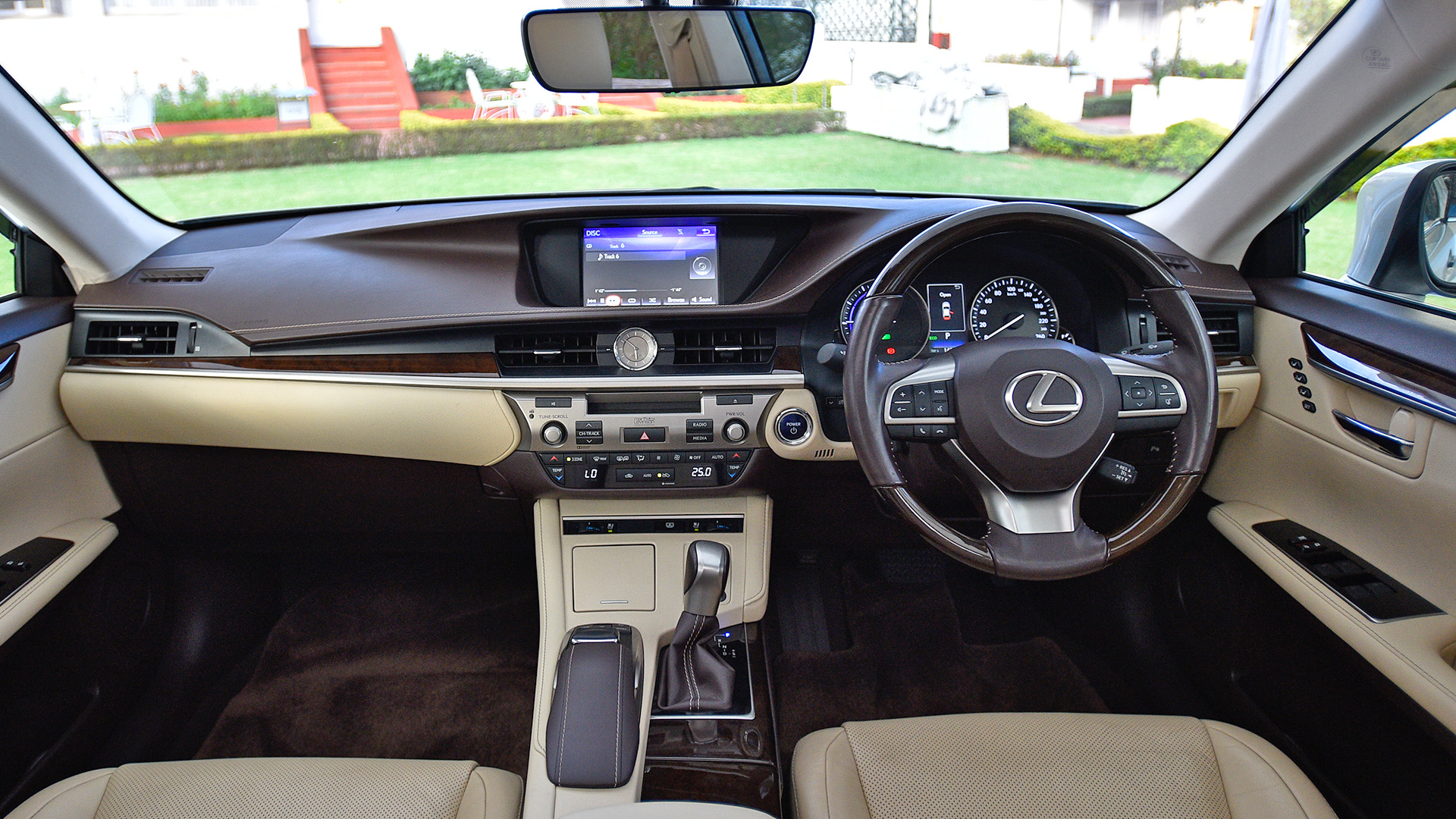Lexus ES 300h 2017 STD Interior
