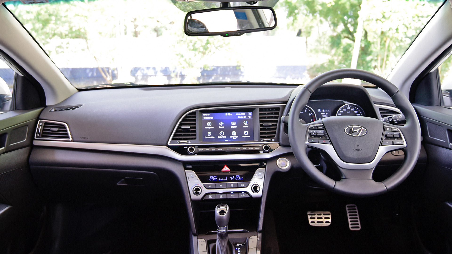 Hyundai Elantra 2016 2 0 Petrol Sx O At Interior Car Photos