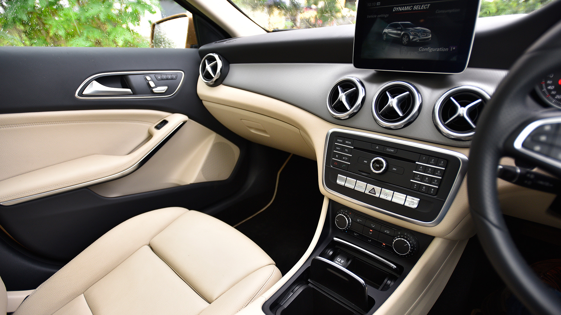 Mercedes Benz GLA 2017 220d 4Matic Interior