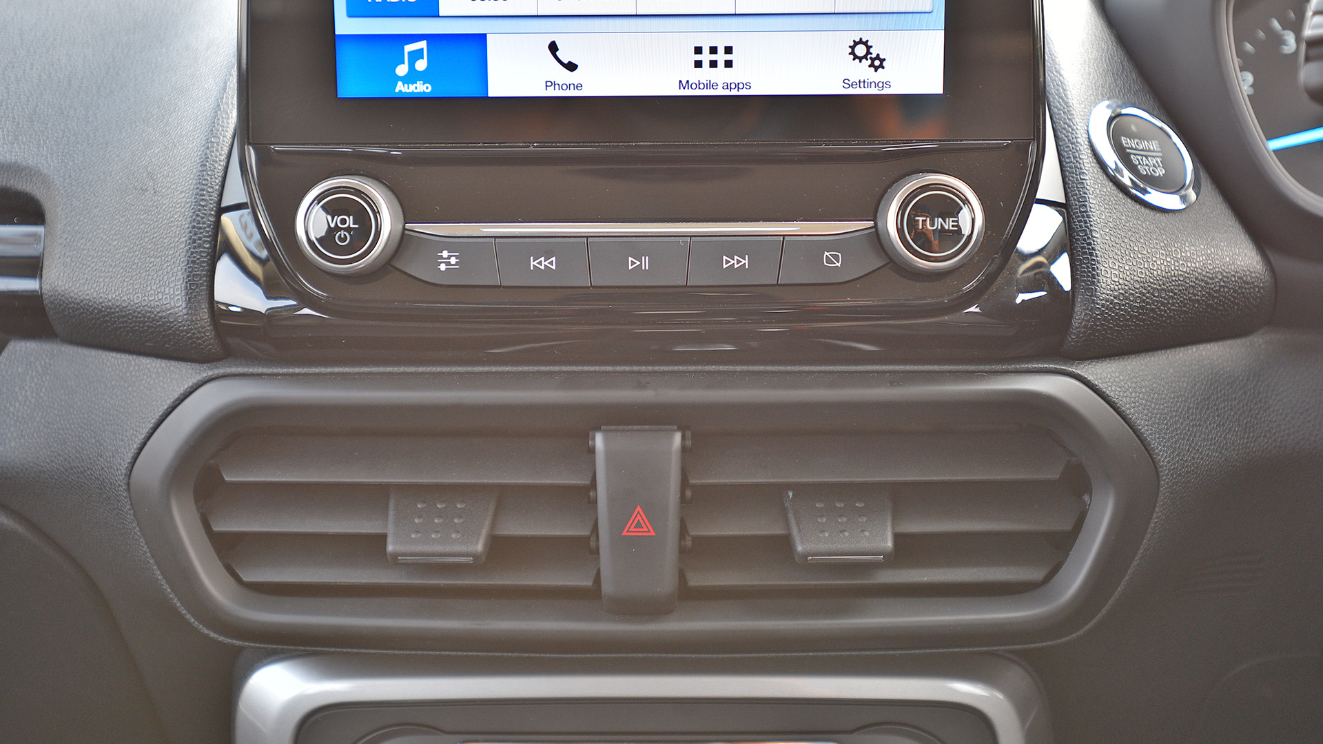 Ford EcoSport () Interior Layout, Dashboard & Infotainment Parkers